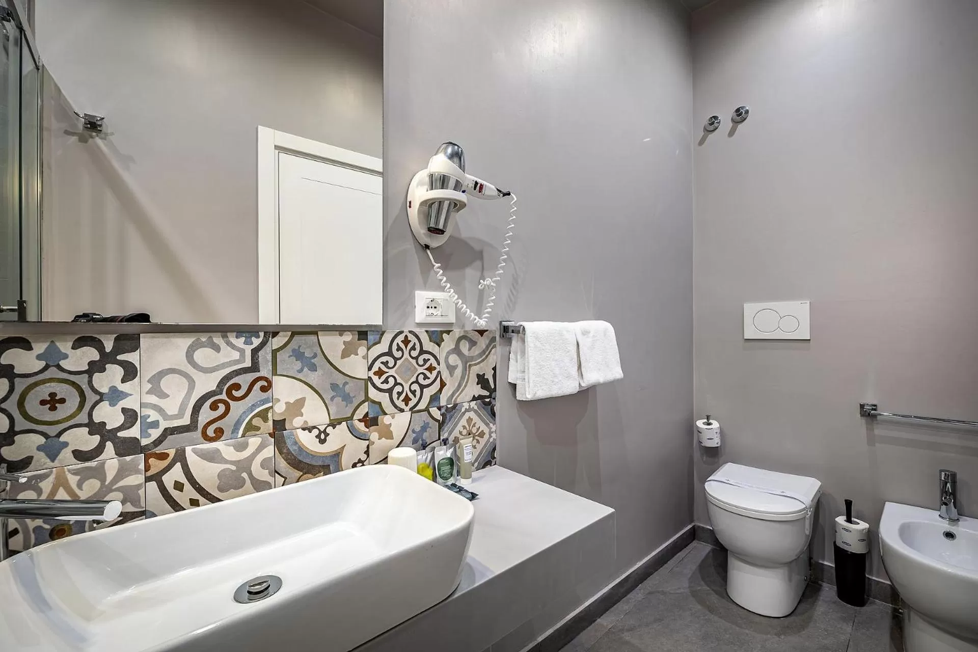 Toilet in Martelli 6 Suite & Apartments