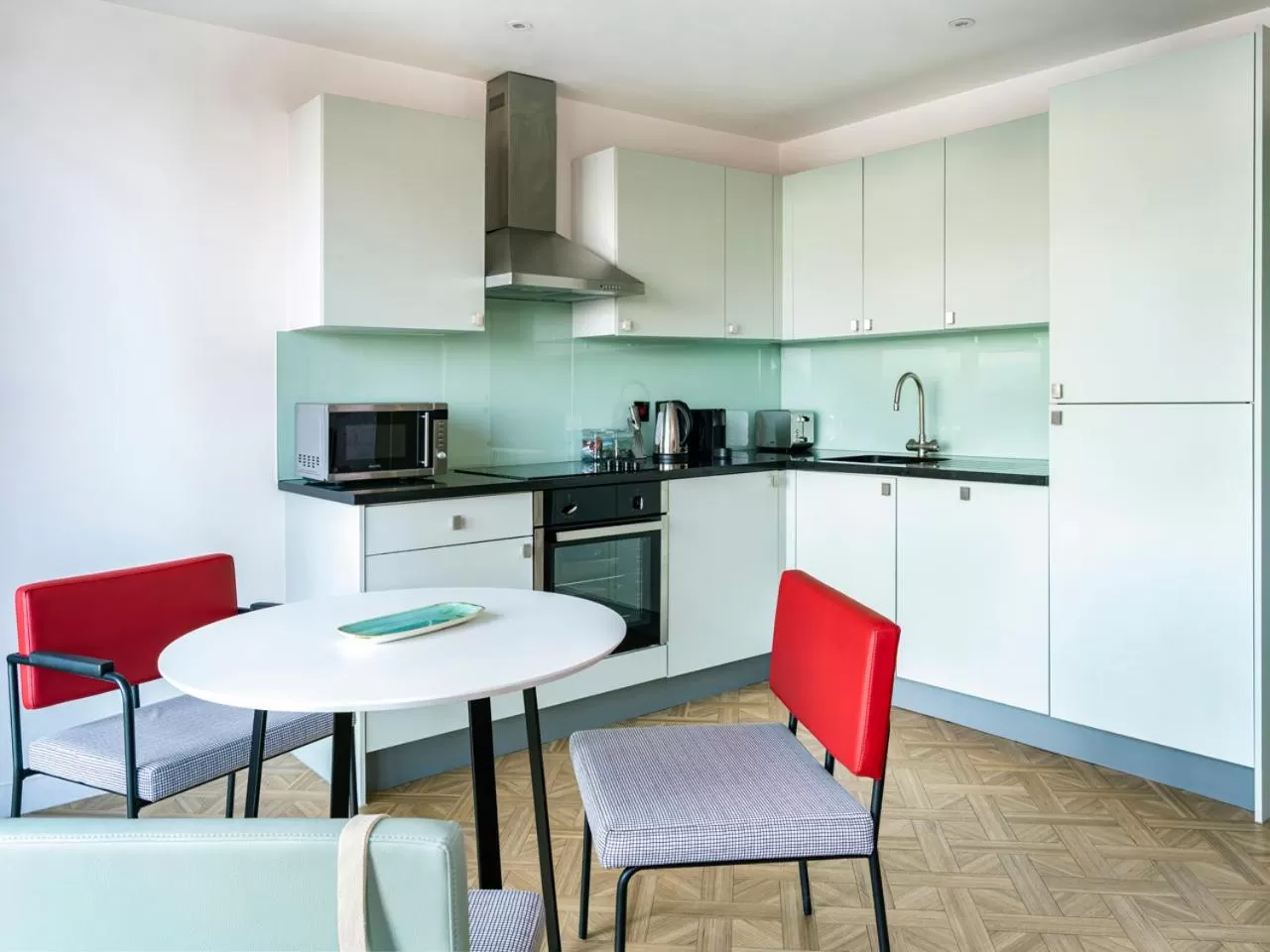 Kitchen or kitchenette in Church Street by Supercity Aparthotels