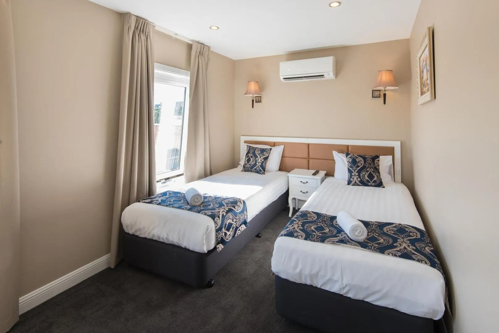 Bed in Lily Sands Inn