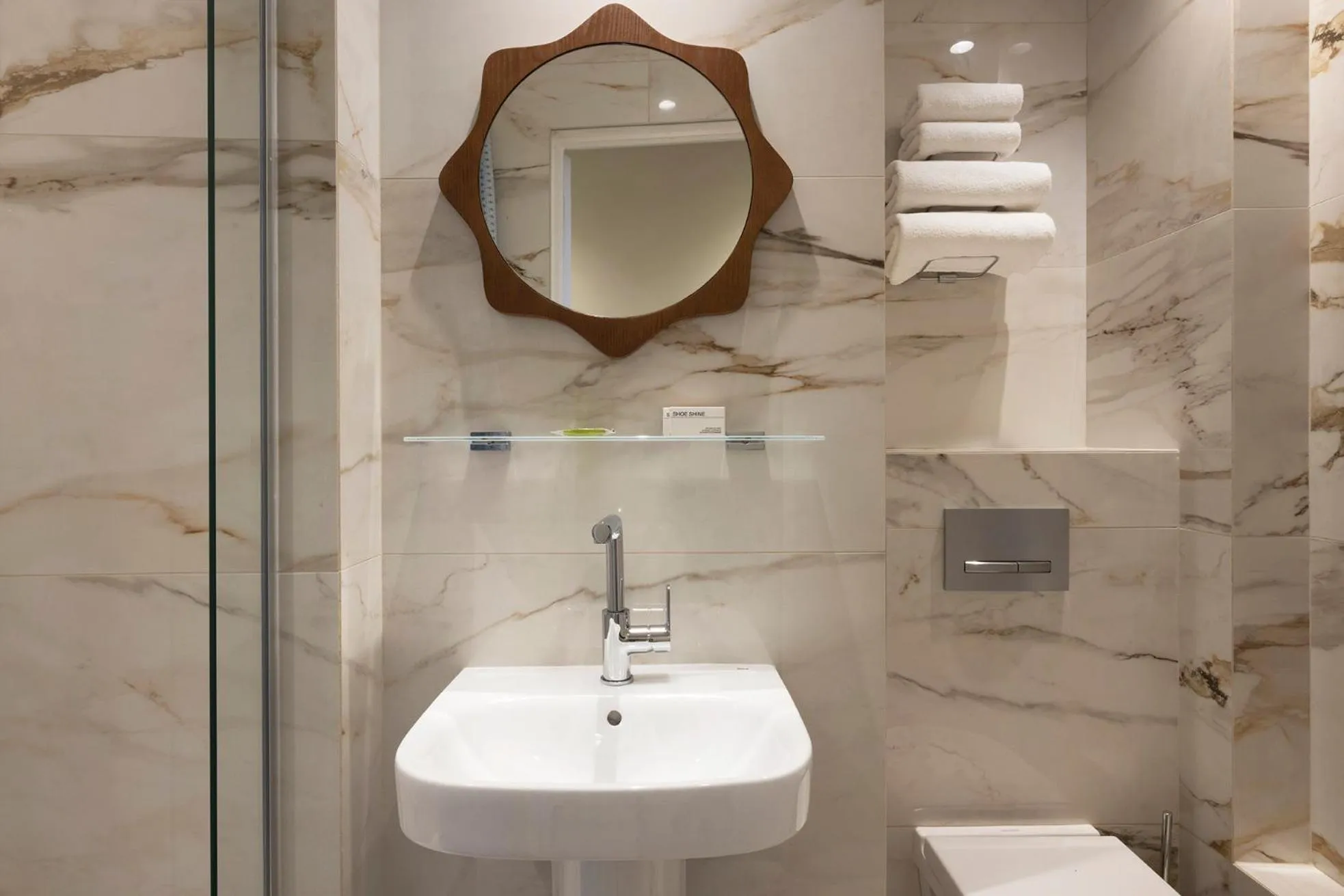 Bathroom in Hotel Michelet Odeon