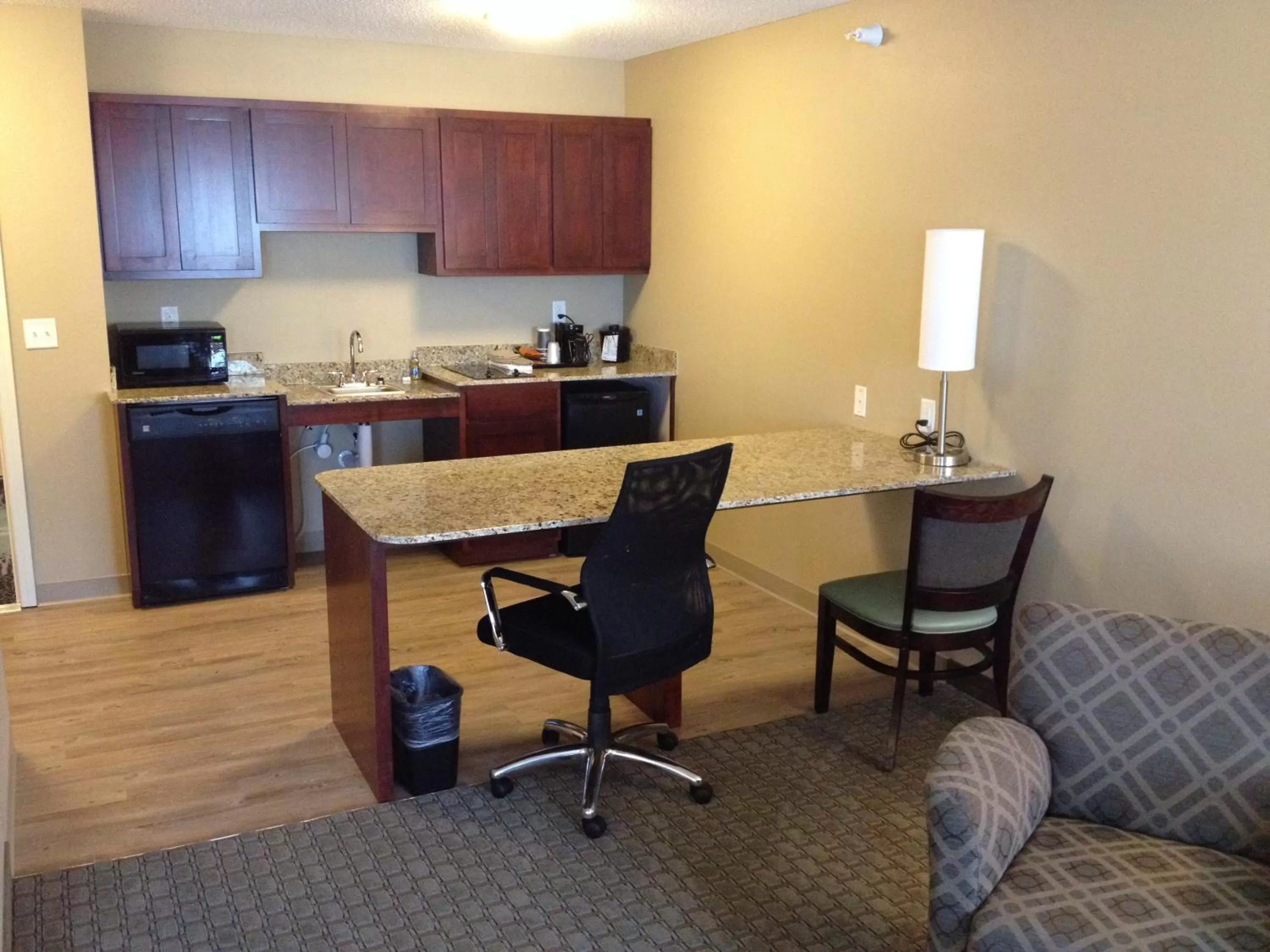Kitchen or kitchenette in GrandStay Hotel & Suites - Glenwood