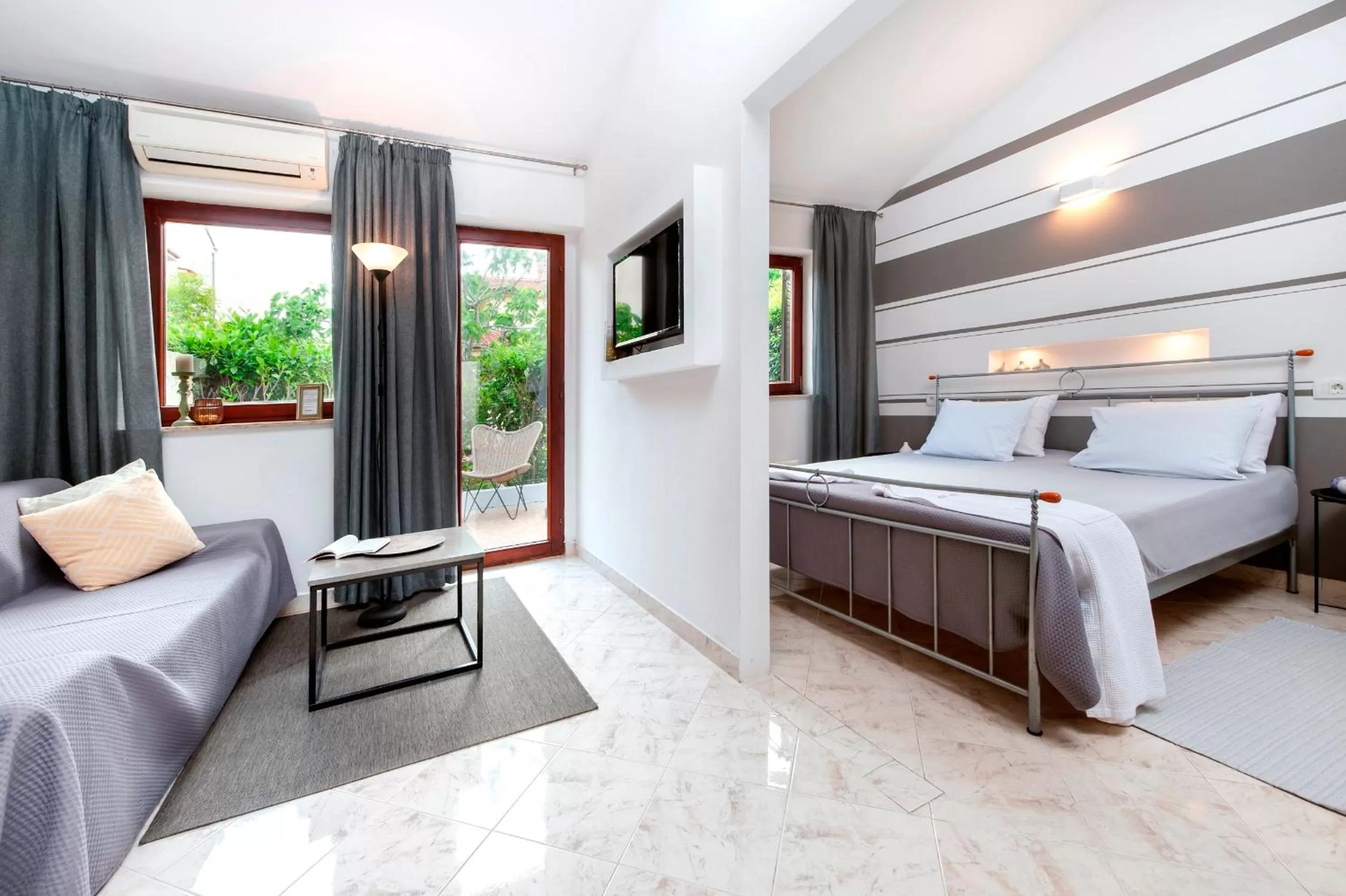 Bed in Villa B&B Marina & Parking Free