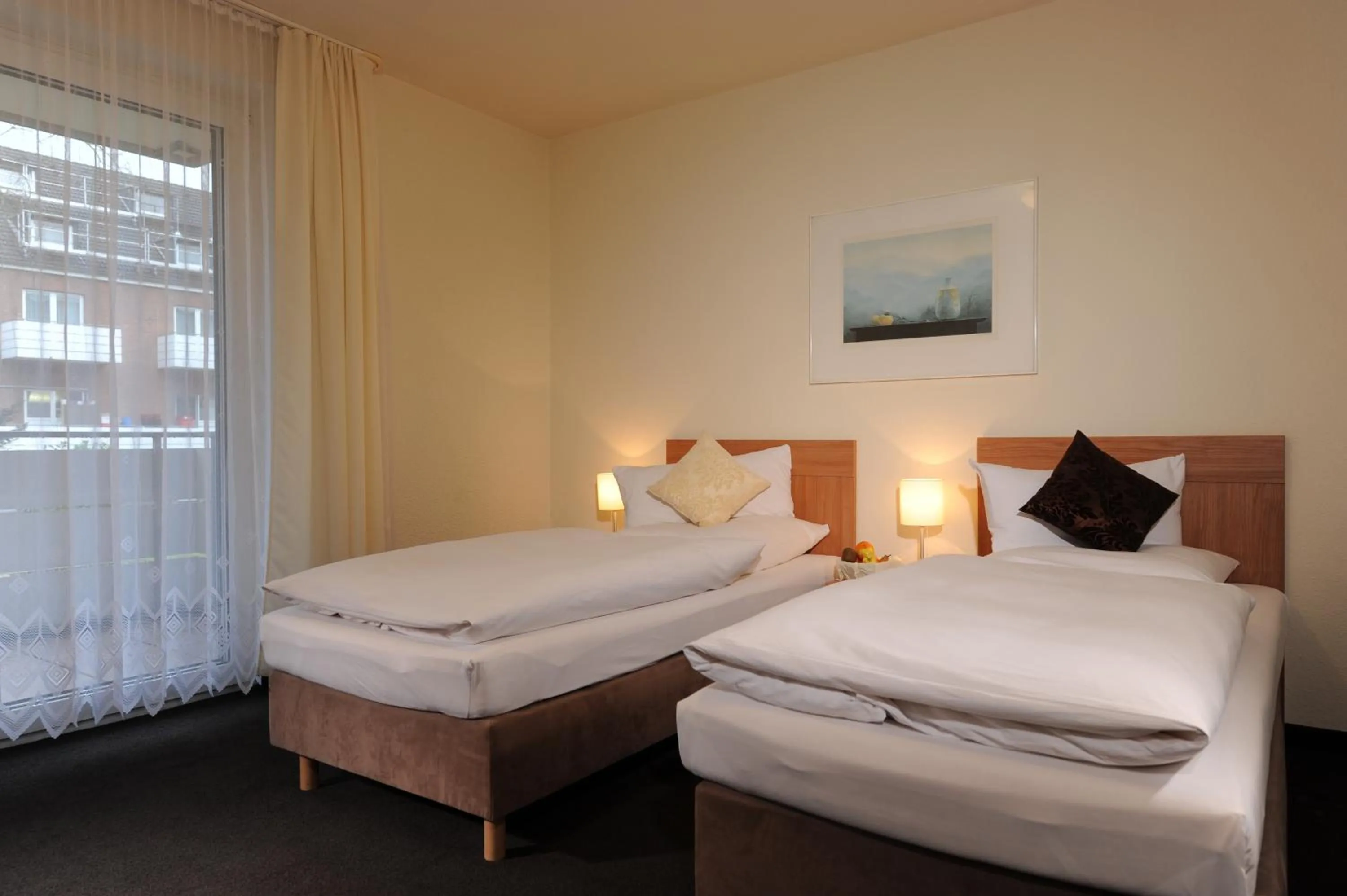 Photo of the whole room, Bed in Air Hotel Wartburg