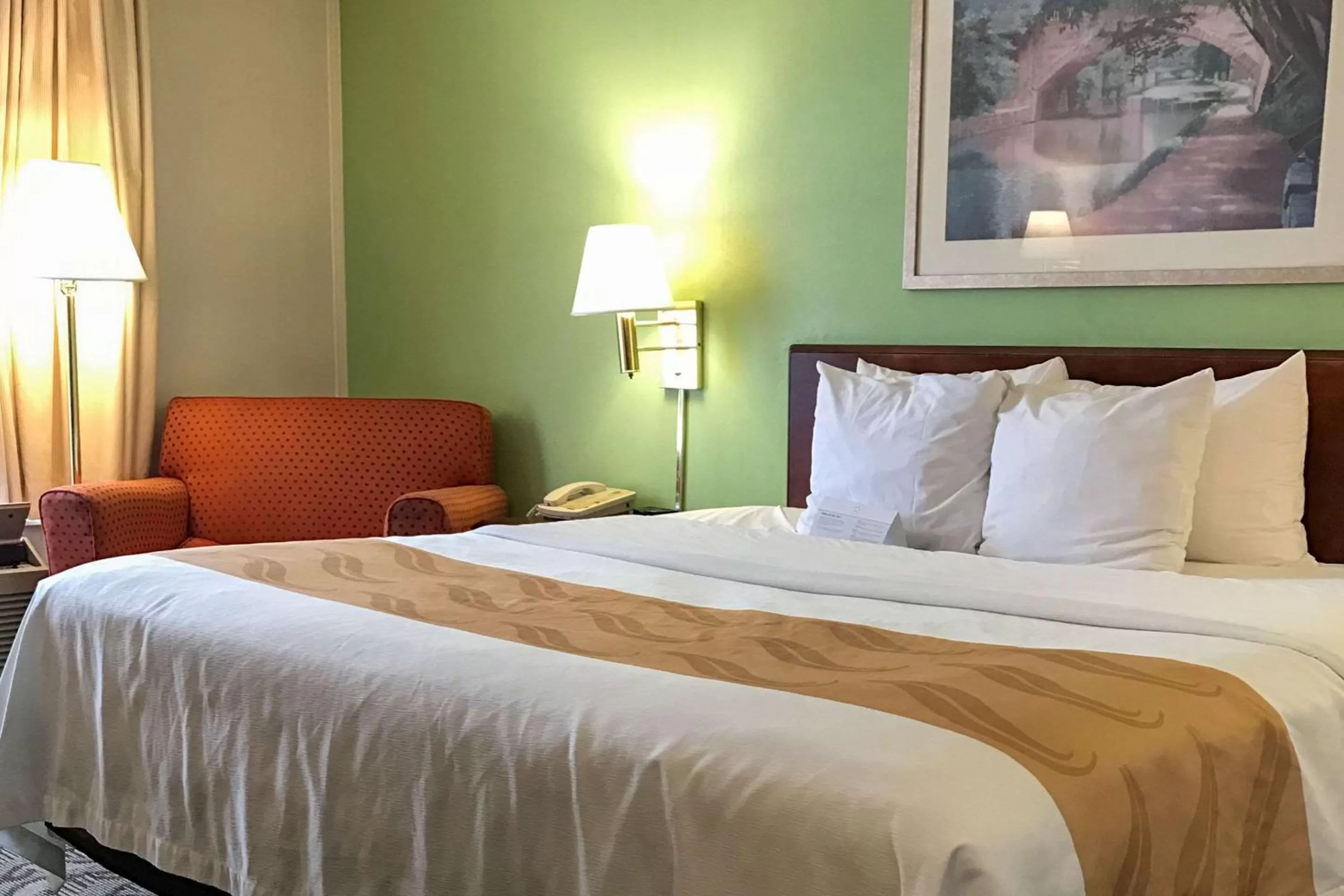 Photo of the whole room in Quality Inn