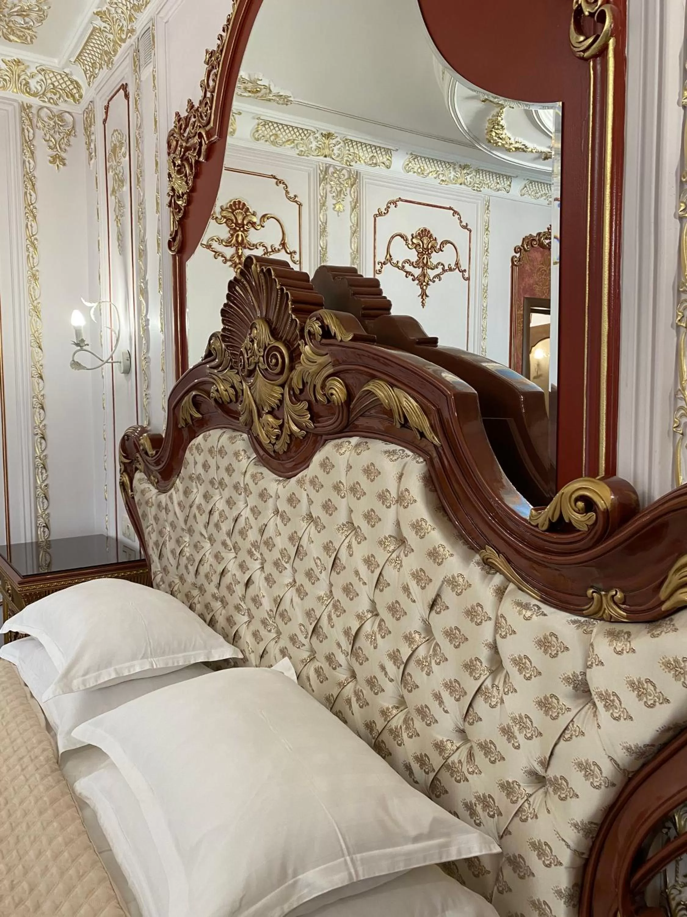 Bed, Room Photo in Lion Hotel