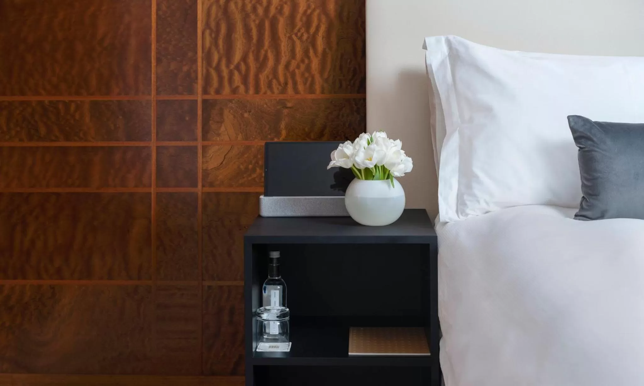 Photo of the whole room, Bed in COMO The Halkin