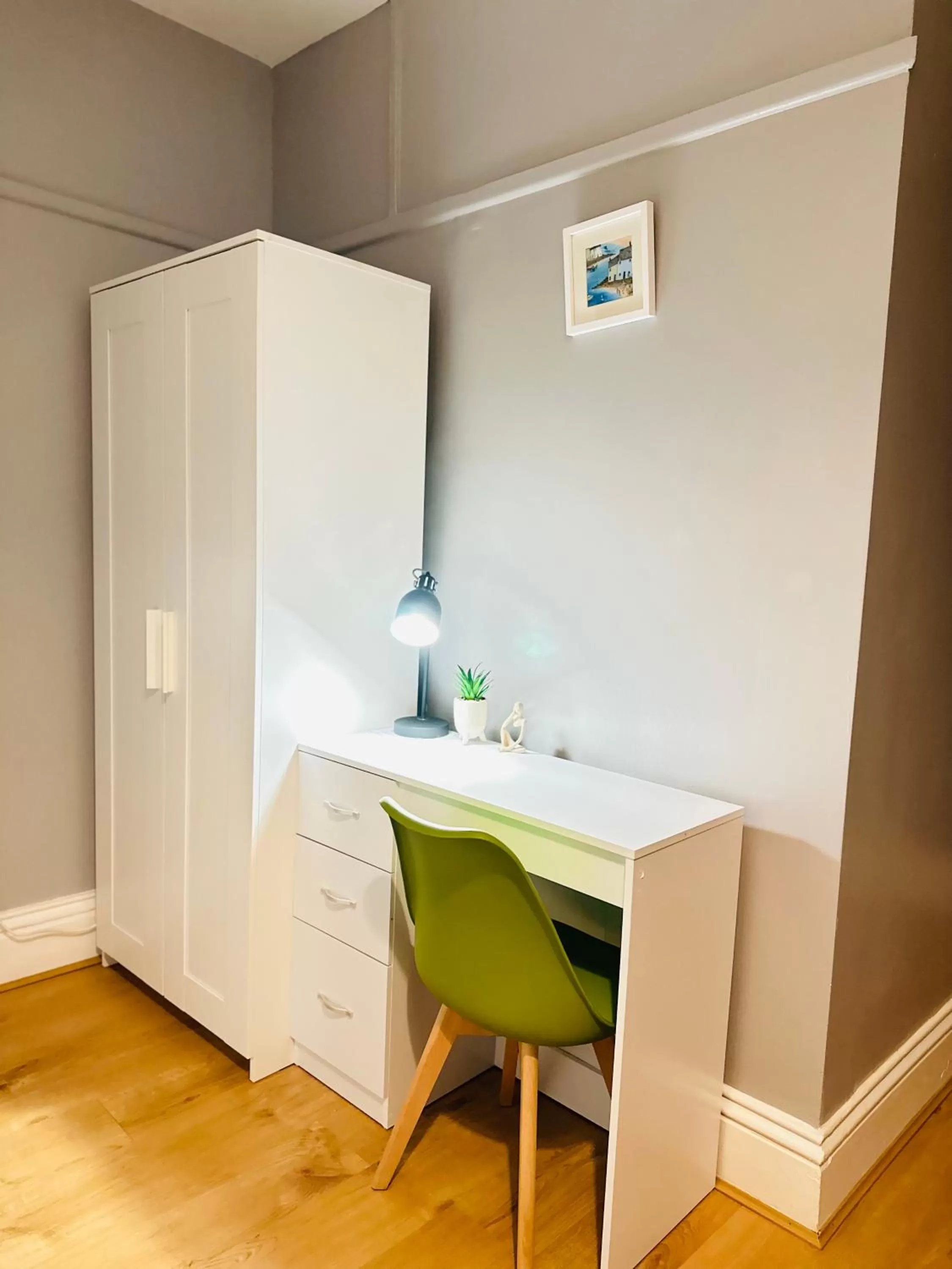 hair dresser, TV/Entertainment Center in Sandys Holidays Home