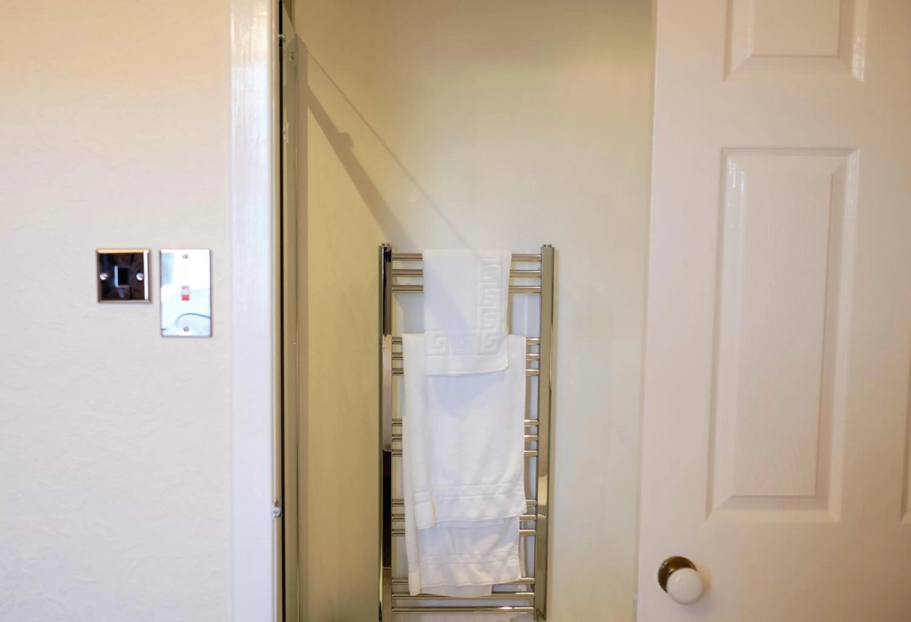 Shower in Ravenswood Guest House