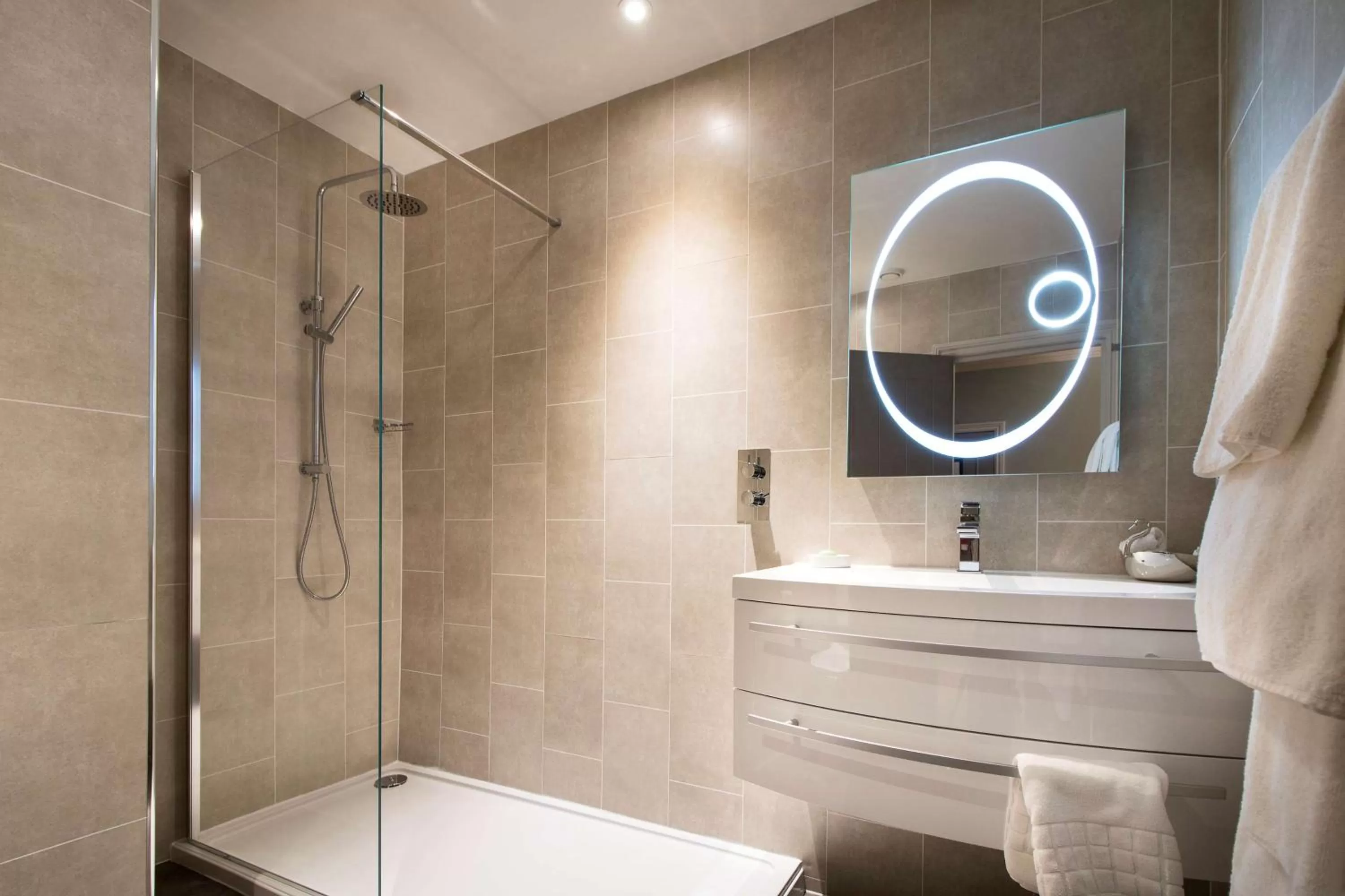 Bathroom in The Swan Hotel, Wells, Somerset - The Coaching Inn Group