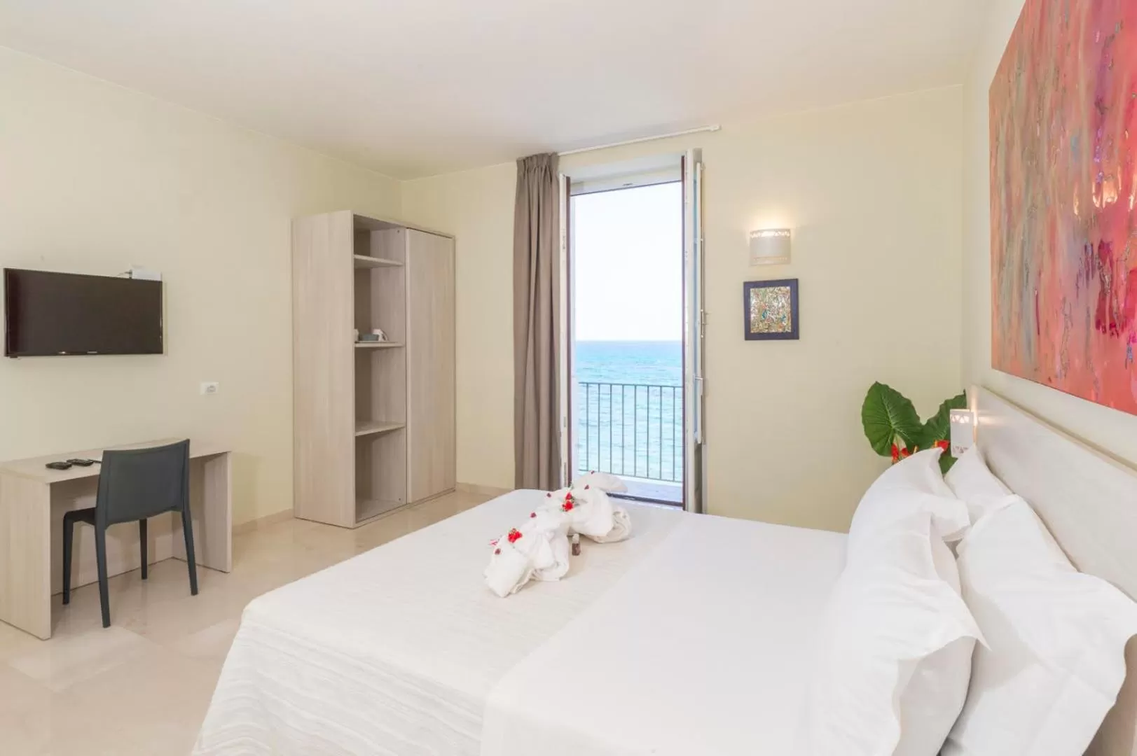 Photo of the whole room, Bed in Central Gallery Rooms- Palazzo D'Ali' Staiti XIX