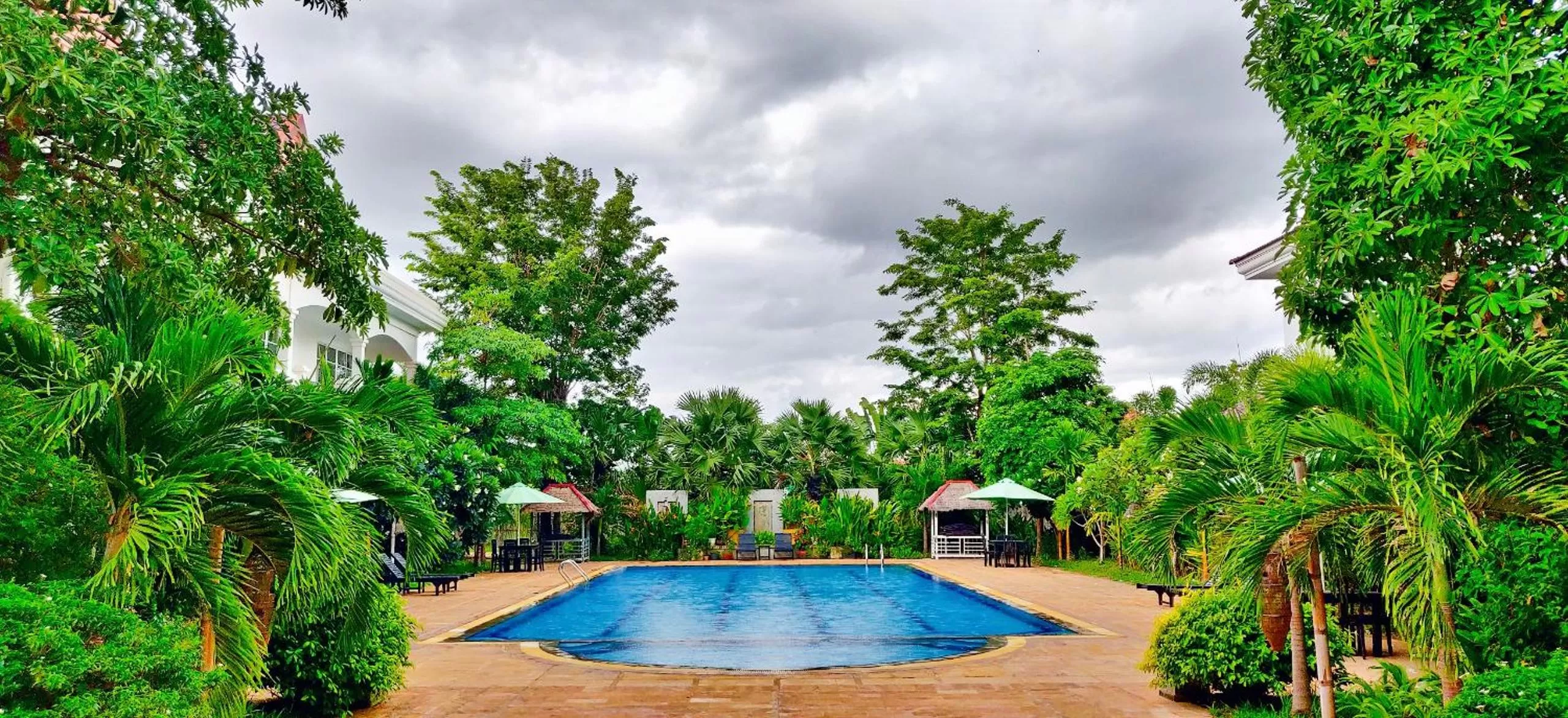 Swimming pool in Glorious Hotel