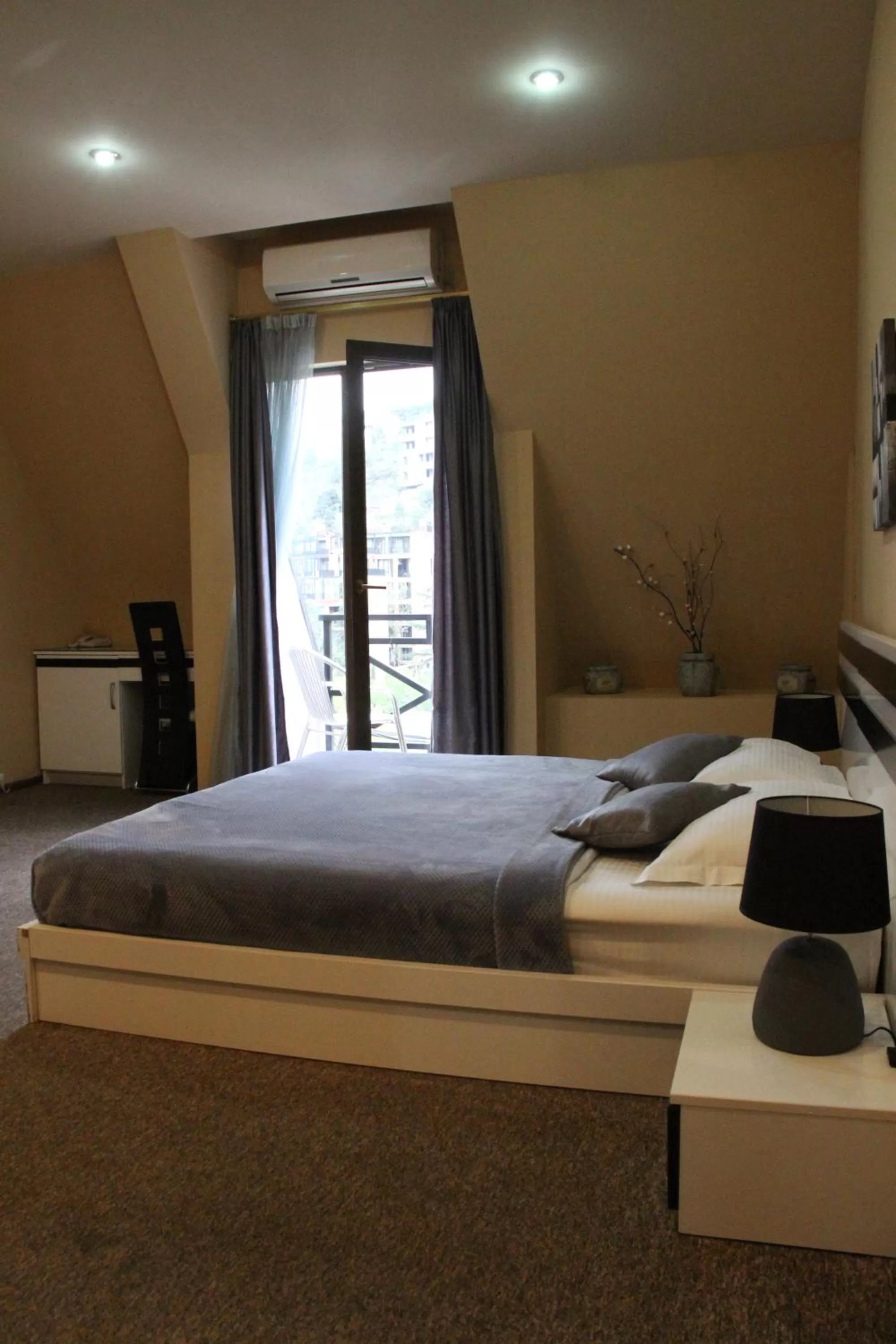 View (from property/room), Bed in Hotel Diplomat