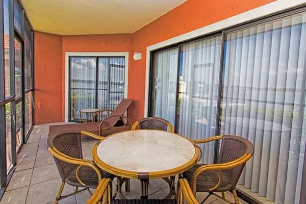 STUNNING CONDO NEAR UNIVERSAL STUDIOS