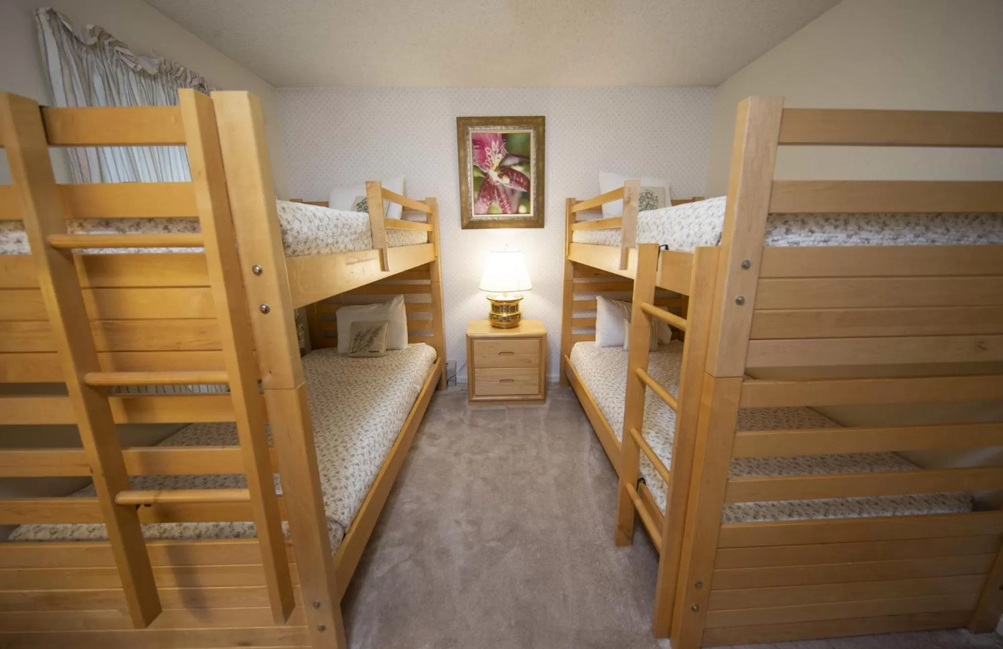 Photo of the whole room, Bed in Winterplace on Okemo Mountain