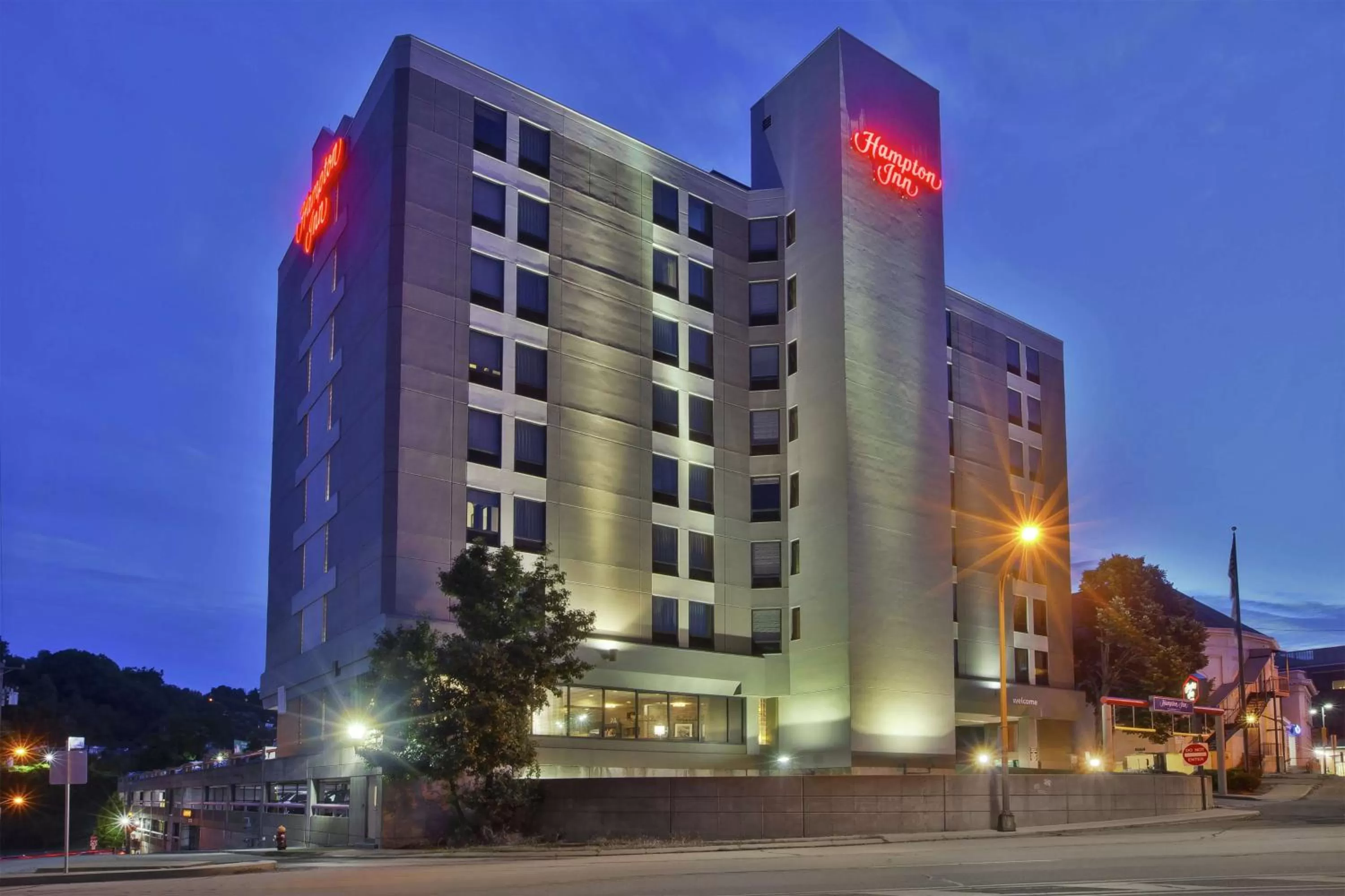 Property building in Hampton Inn Pittsburgh University Medical Center