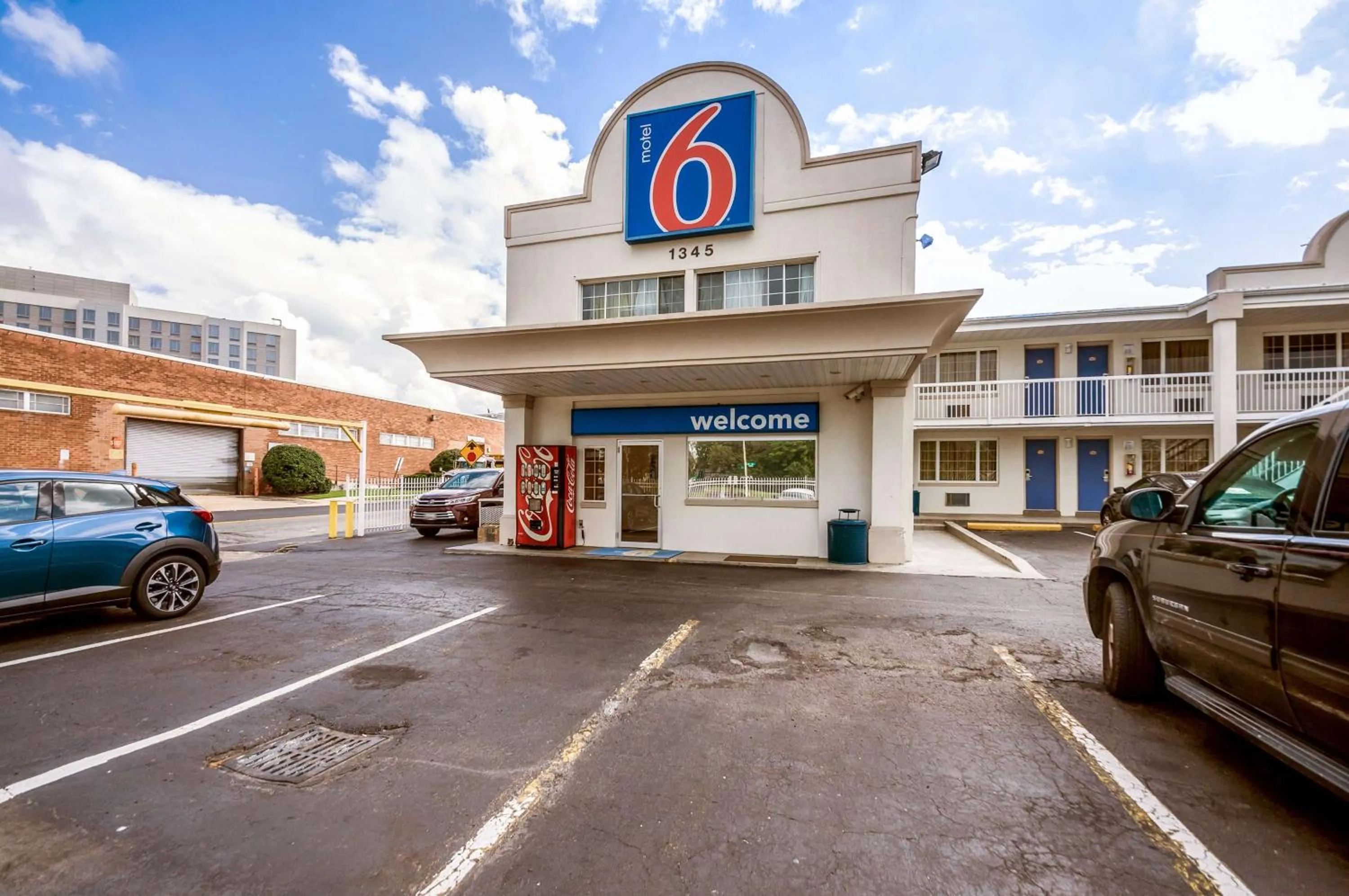 Property building in Motel 6-Washington, DC - Convention Center
