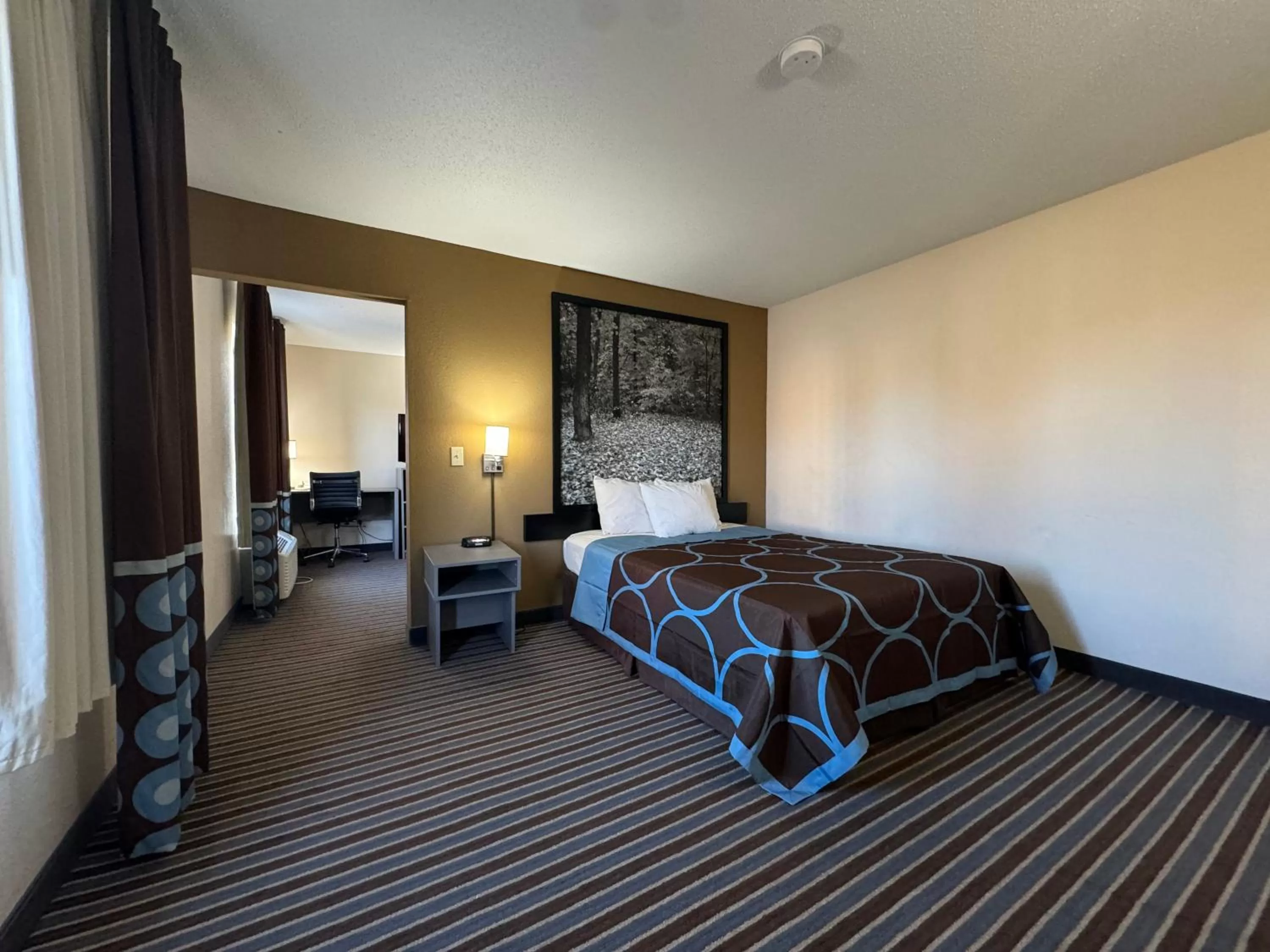 Bedroom, Bed in Super 8 by Wyndham Columbia Clark Lane