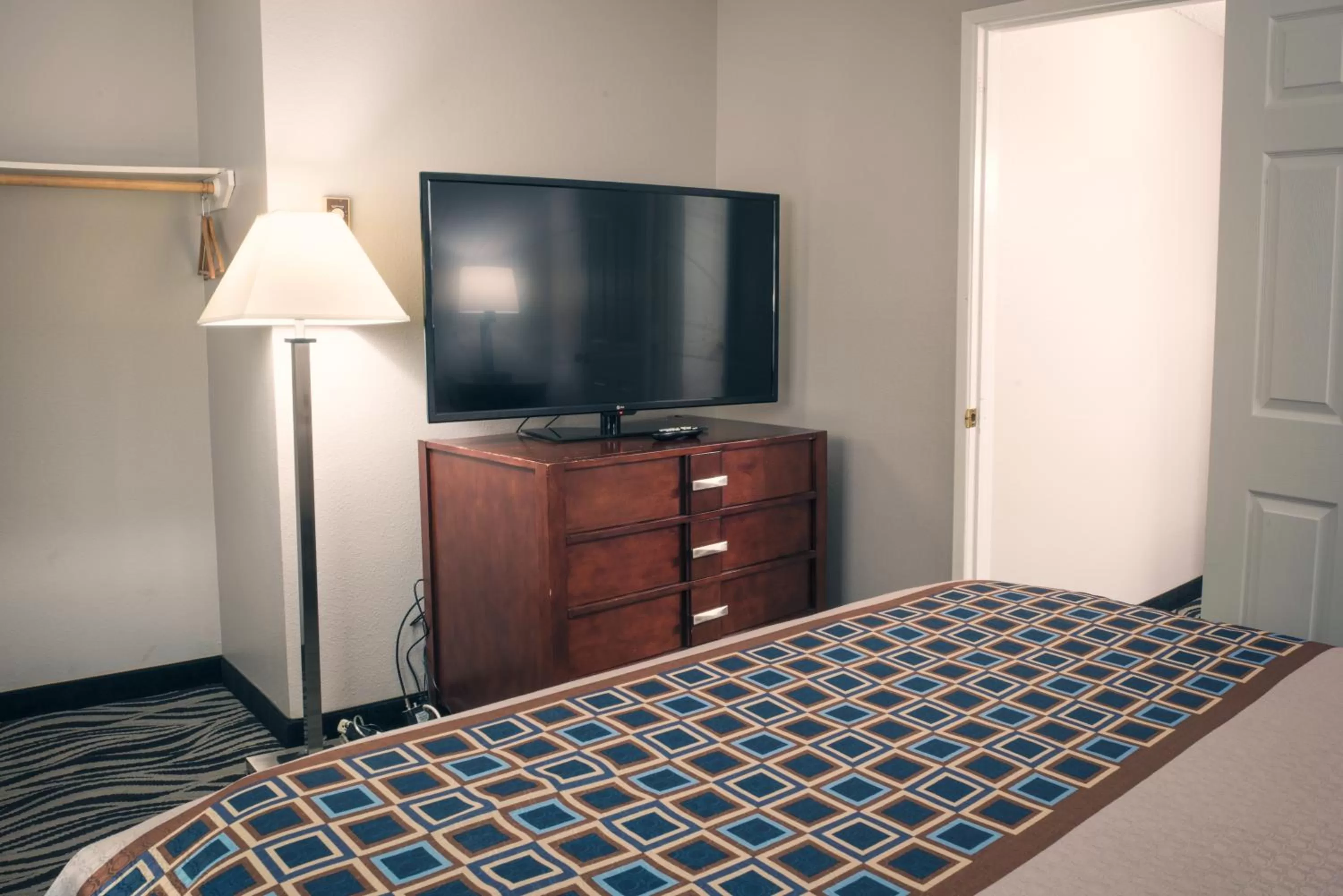 Bed in Astoria Rivershore Motel