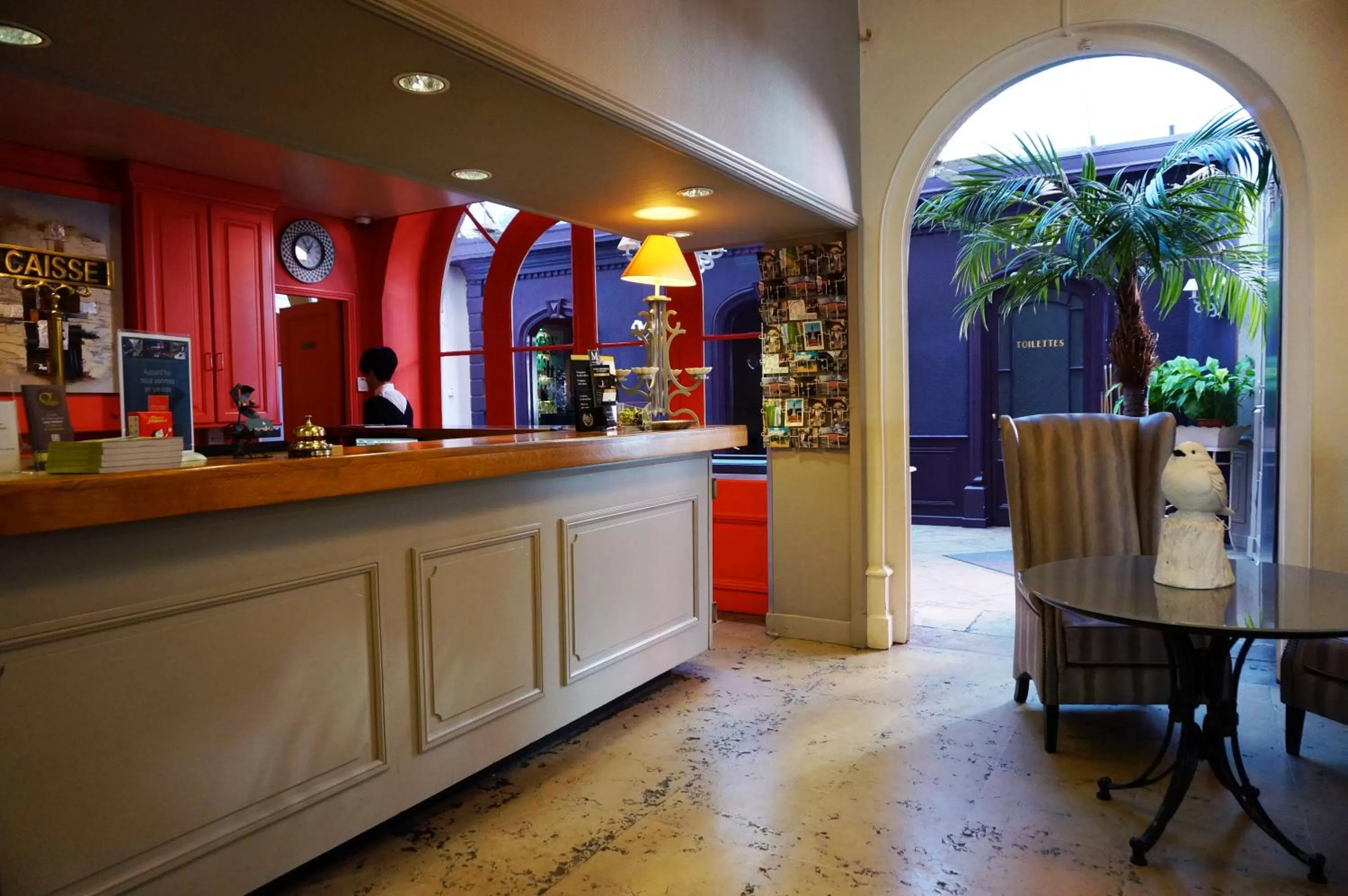 Lobby or reception in LOGIS Hôtel de Bourgogne - Mâcon
