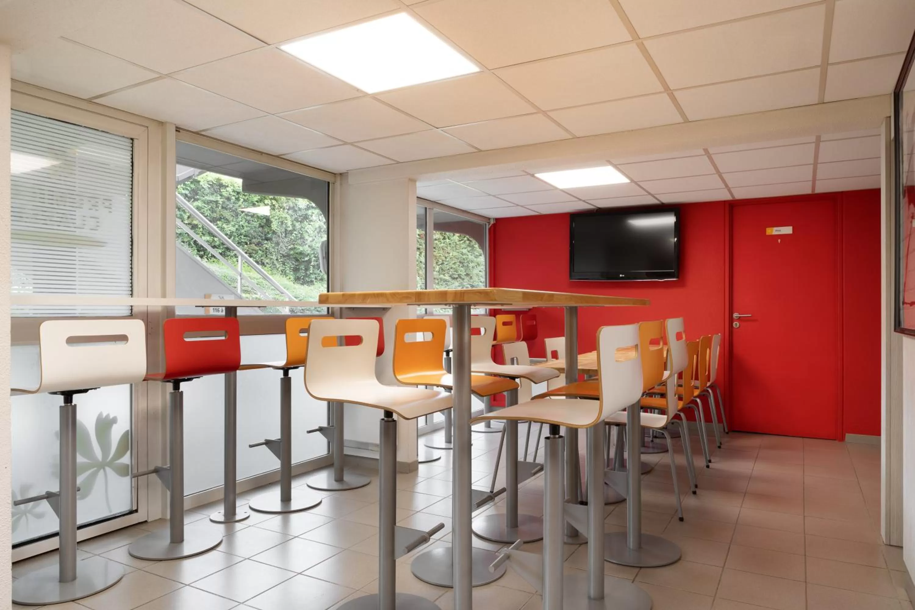 Restaurant/places to eat in Premiere Classe La Ville Du Bois