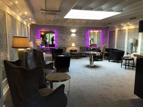 Lounge or bar in Treacys Oakwood Hotel, Shannon