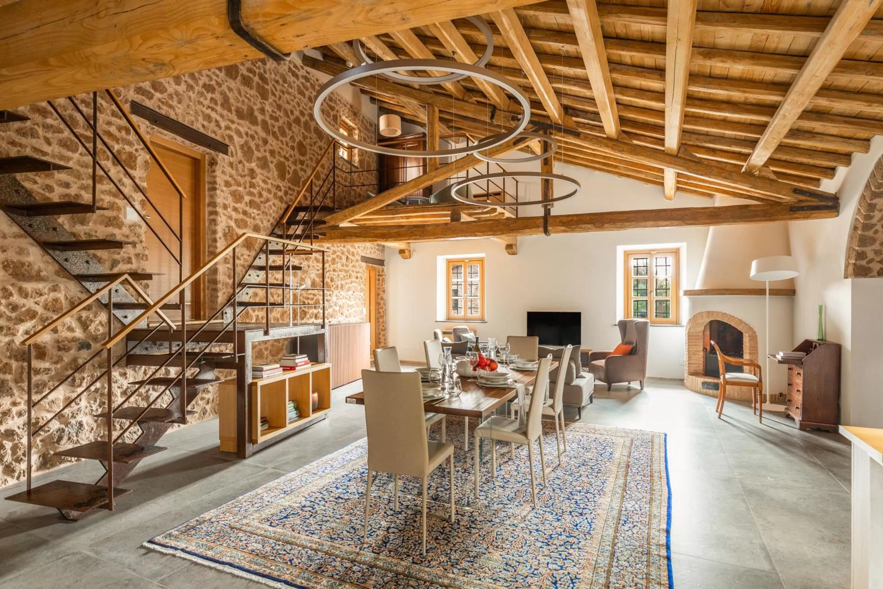 Lounge or bar in Antico Borgo Molino 7cento vicino ai Giardini di Ninfa