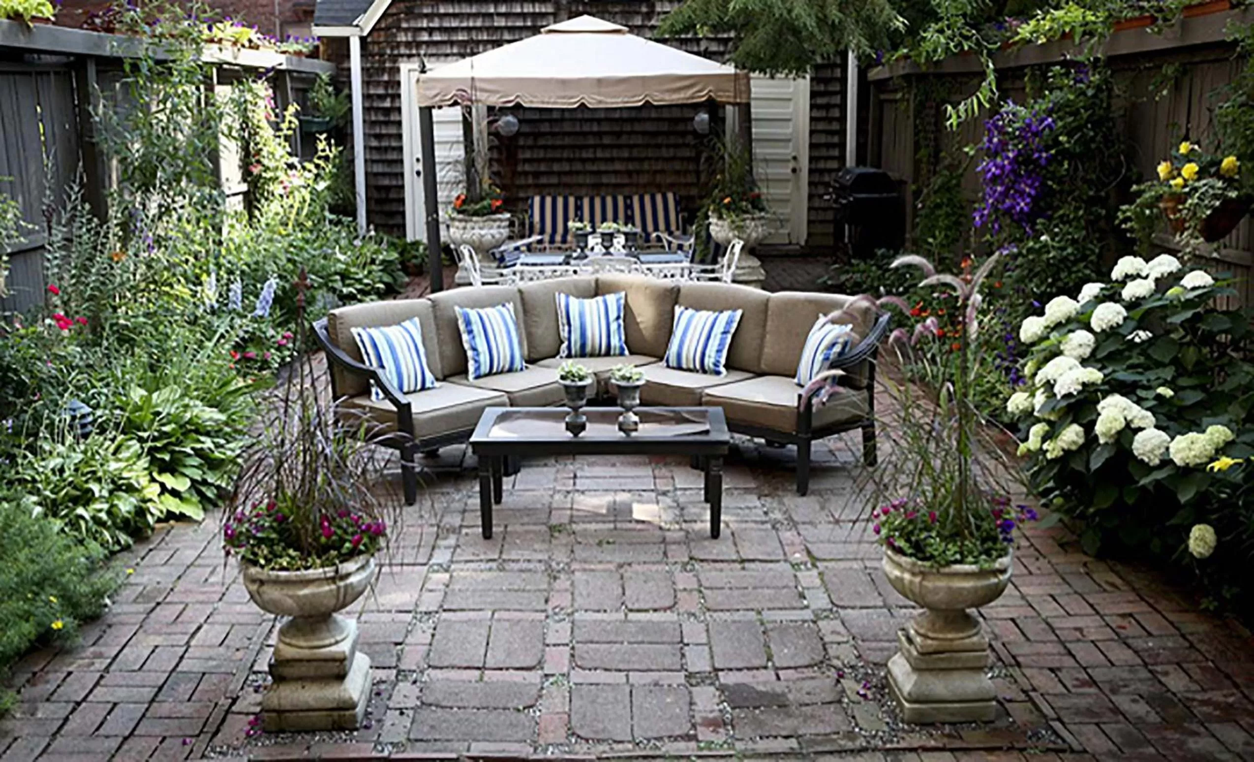 Garden in Morgan State House Inn