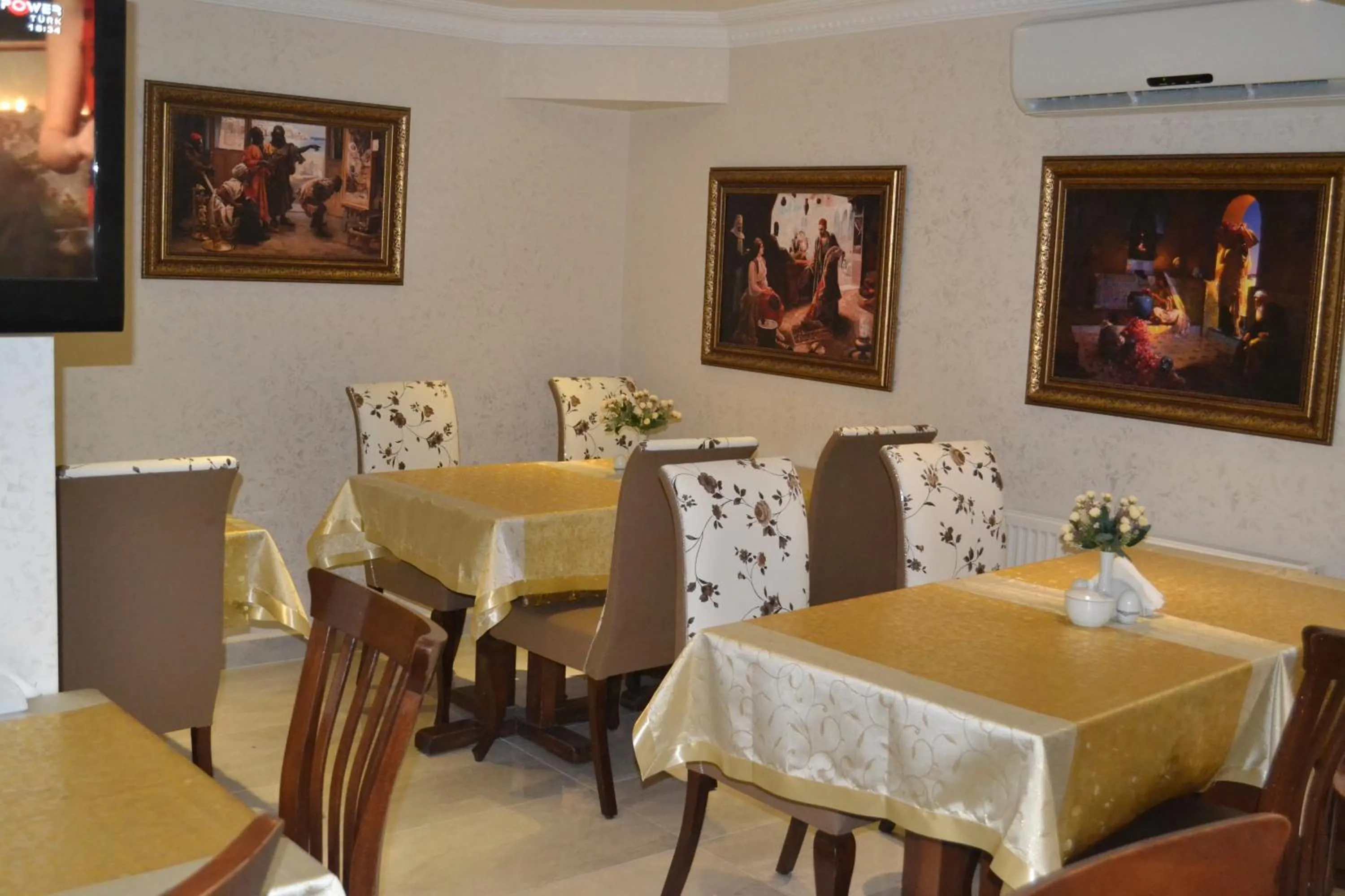 Restaurant/places to eat in New Fatih Hotel