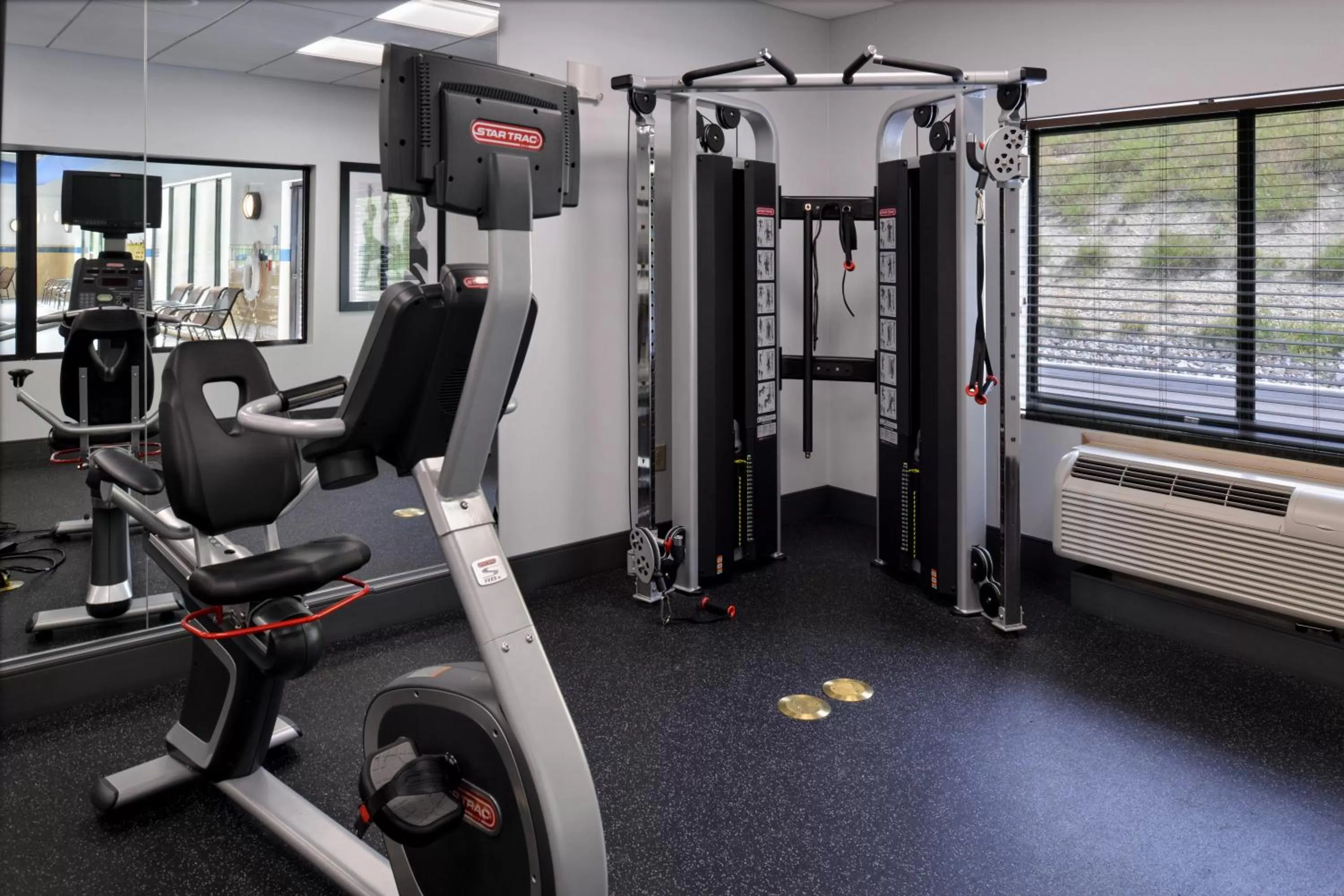 Fitness centre/facilities in Holiday Inn Express & Suites Washington - Meadow Lands by IHG