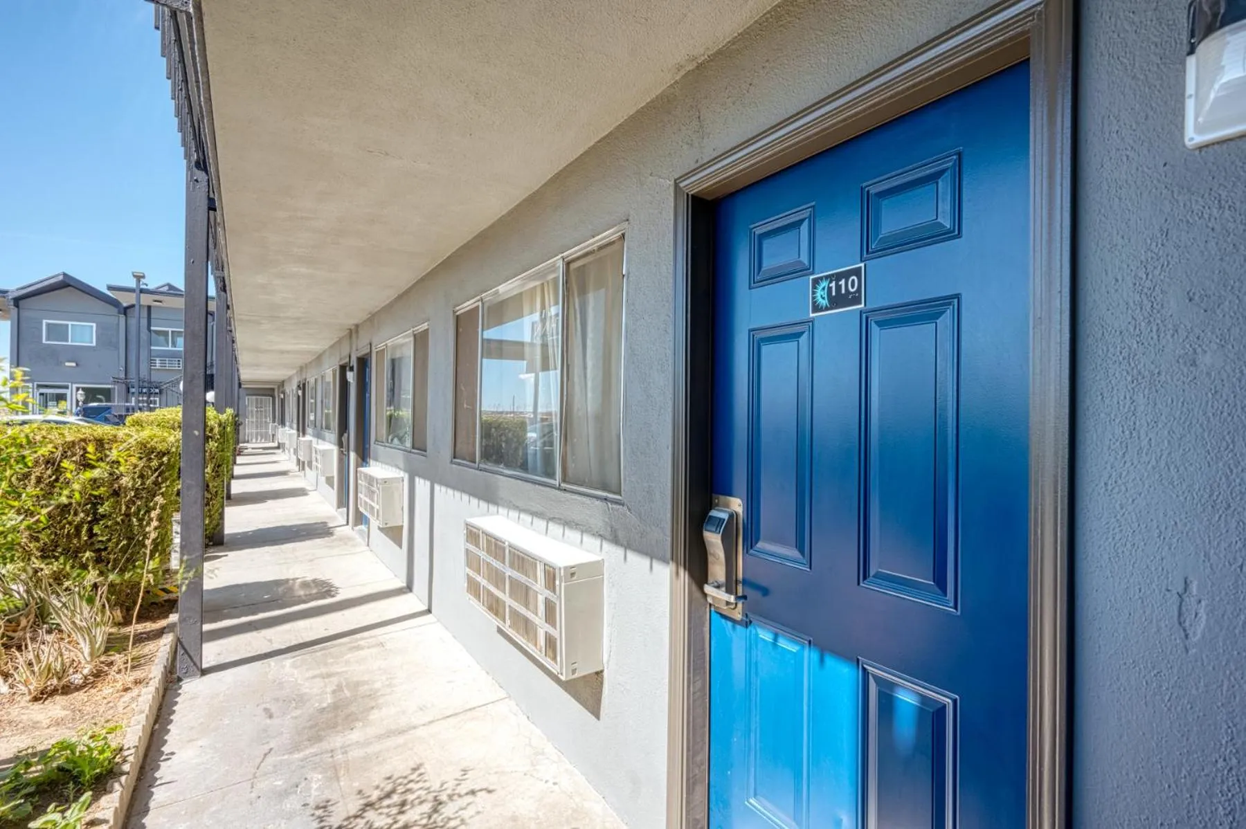 ERTH INN by AGA- Mojave