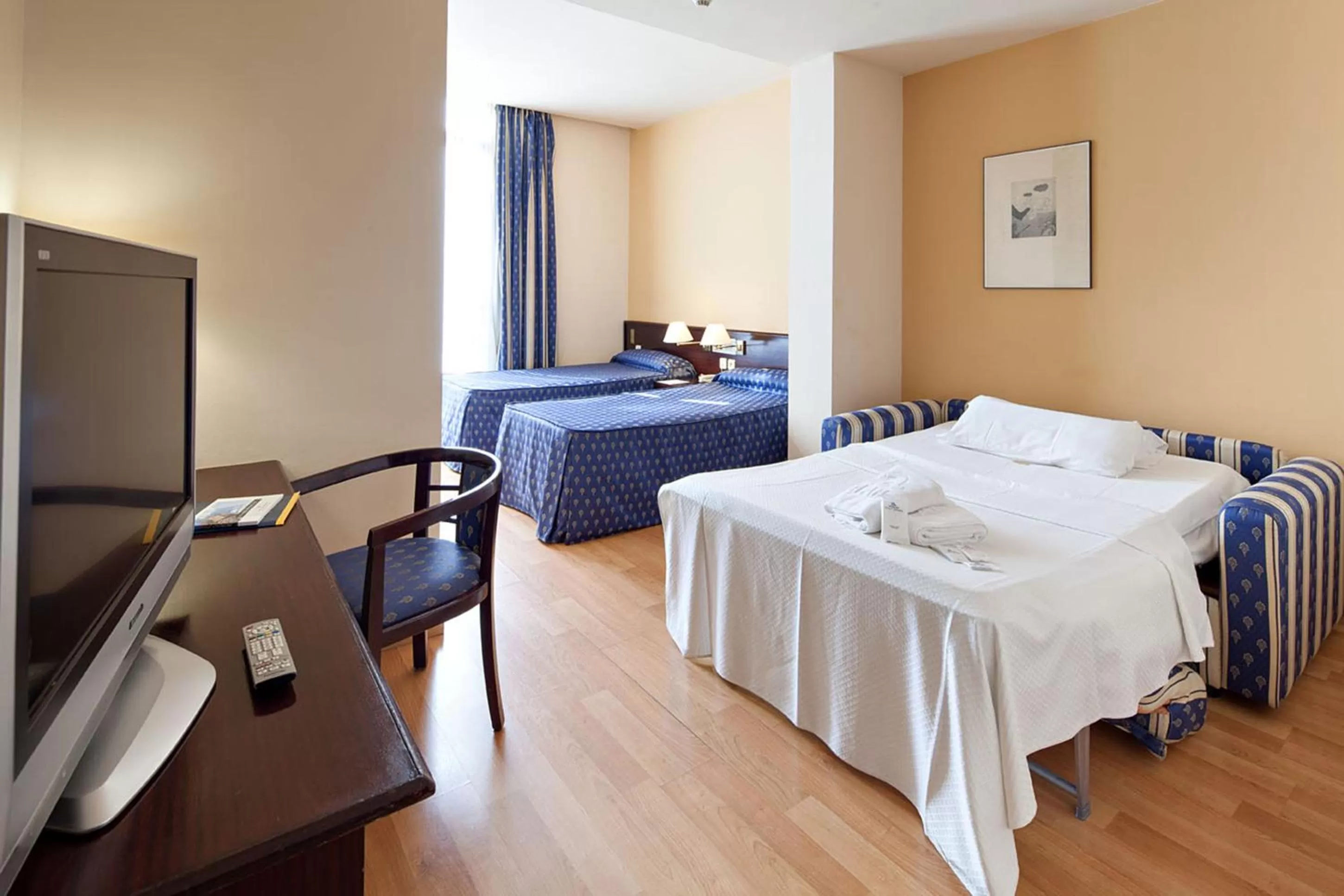 Photo of the whole room in Atlantis by Atbcn