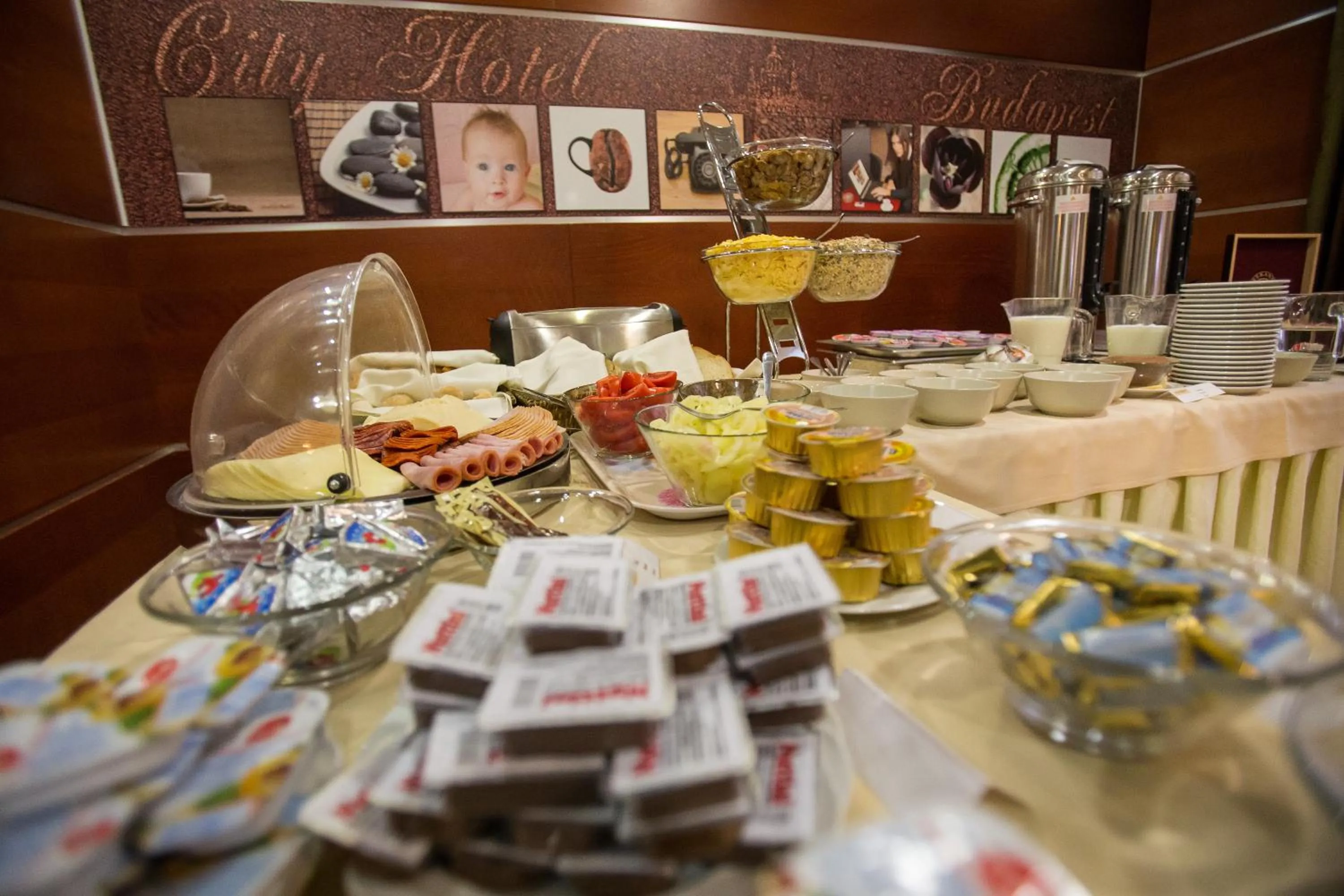 Buffet breakfast in City Home Budapest