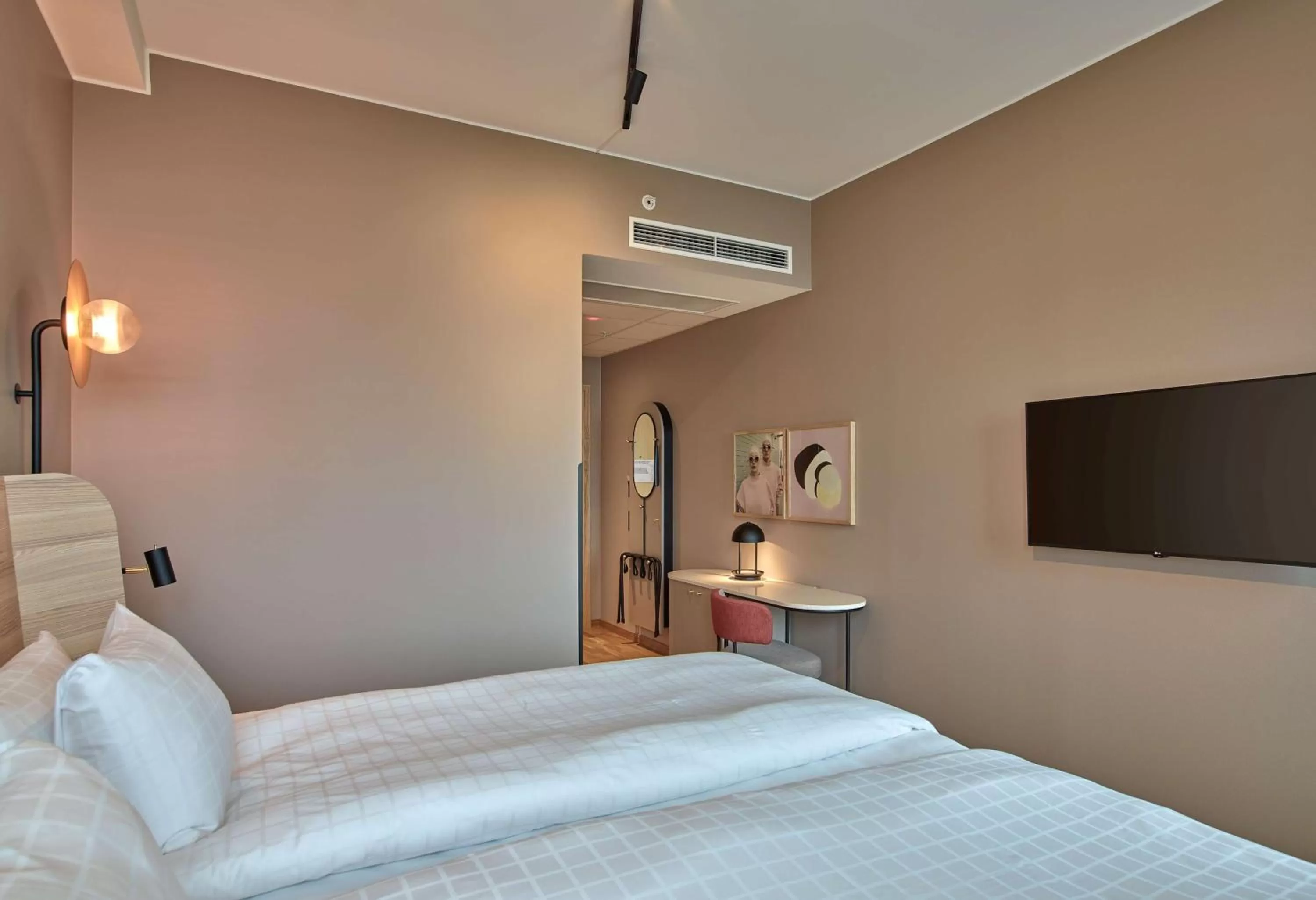 Photo of the whole room, Bed in Scandic Örebro Central