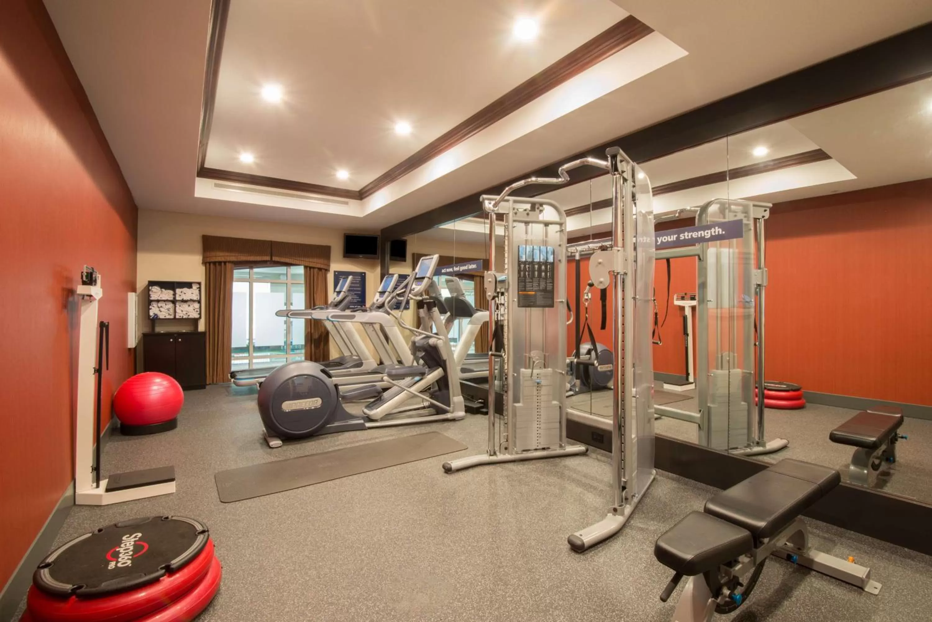 Fitness centre/facilities in Hampton Inn Kingston