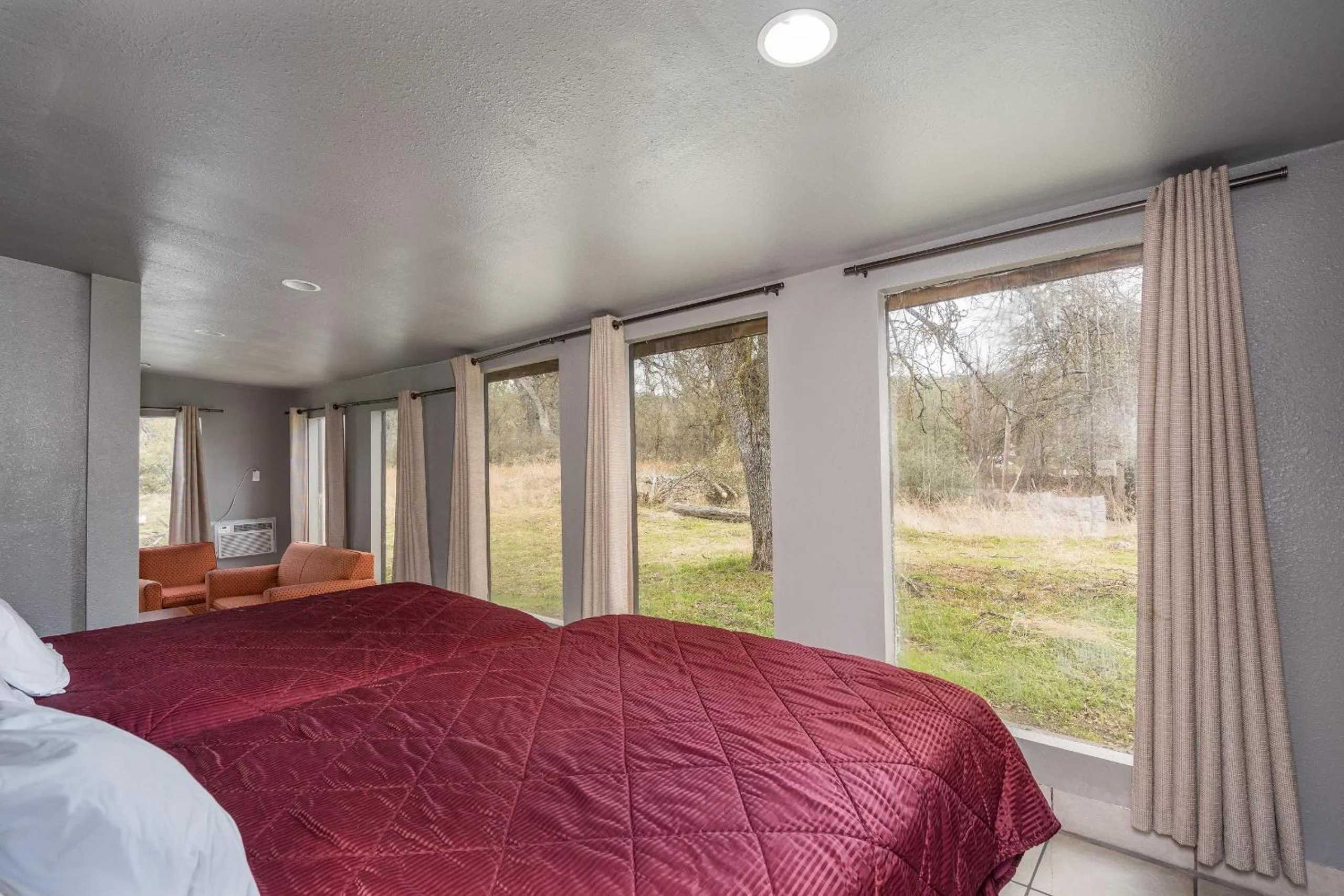 Bed in Mountain Trail Lodge and Vacation Rentals