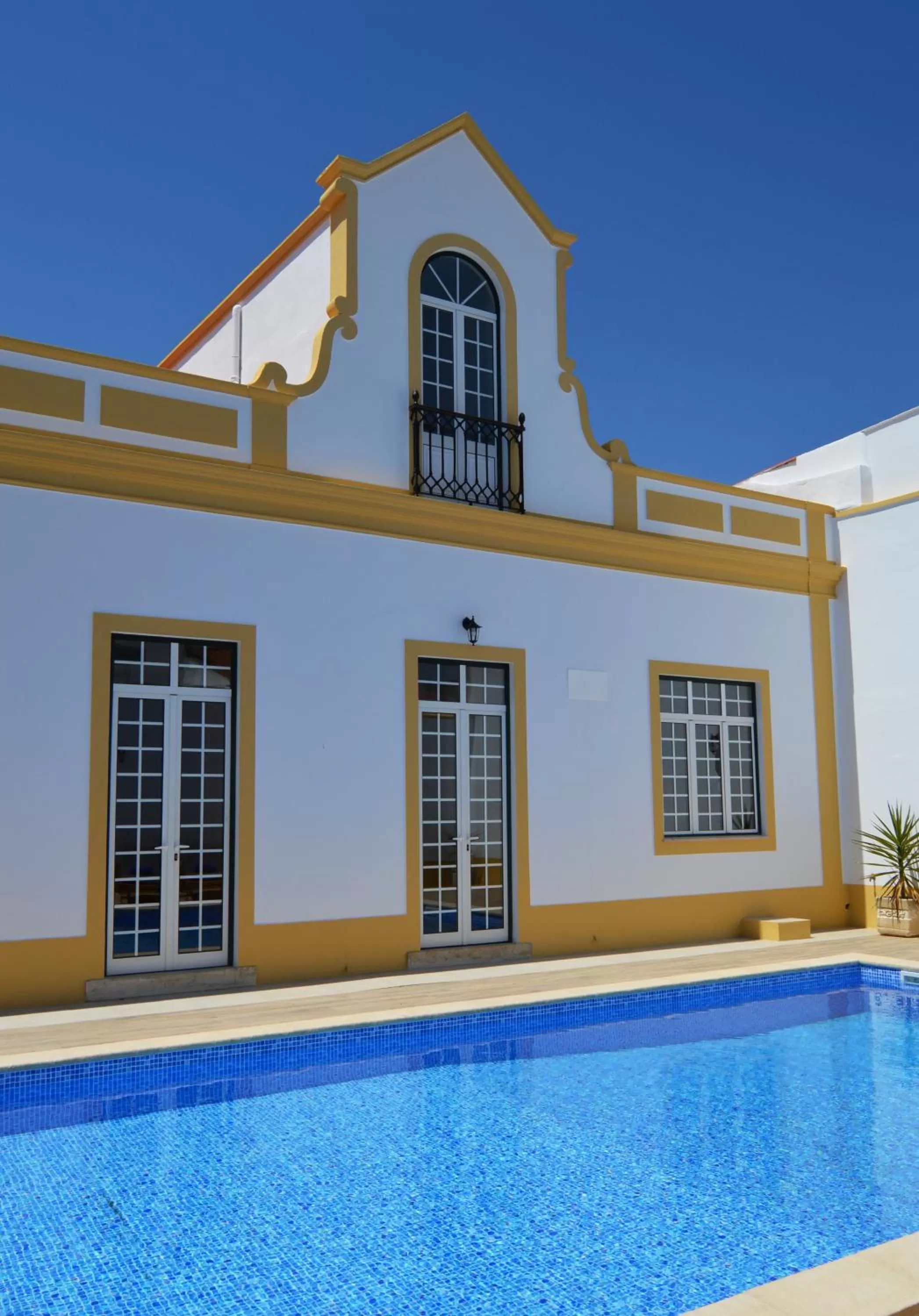 Property Building in Cuba Real