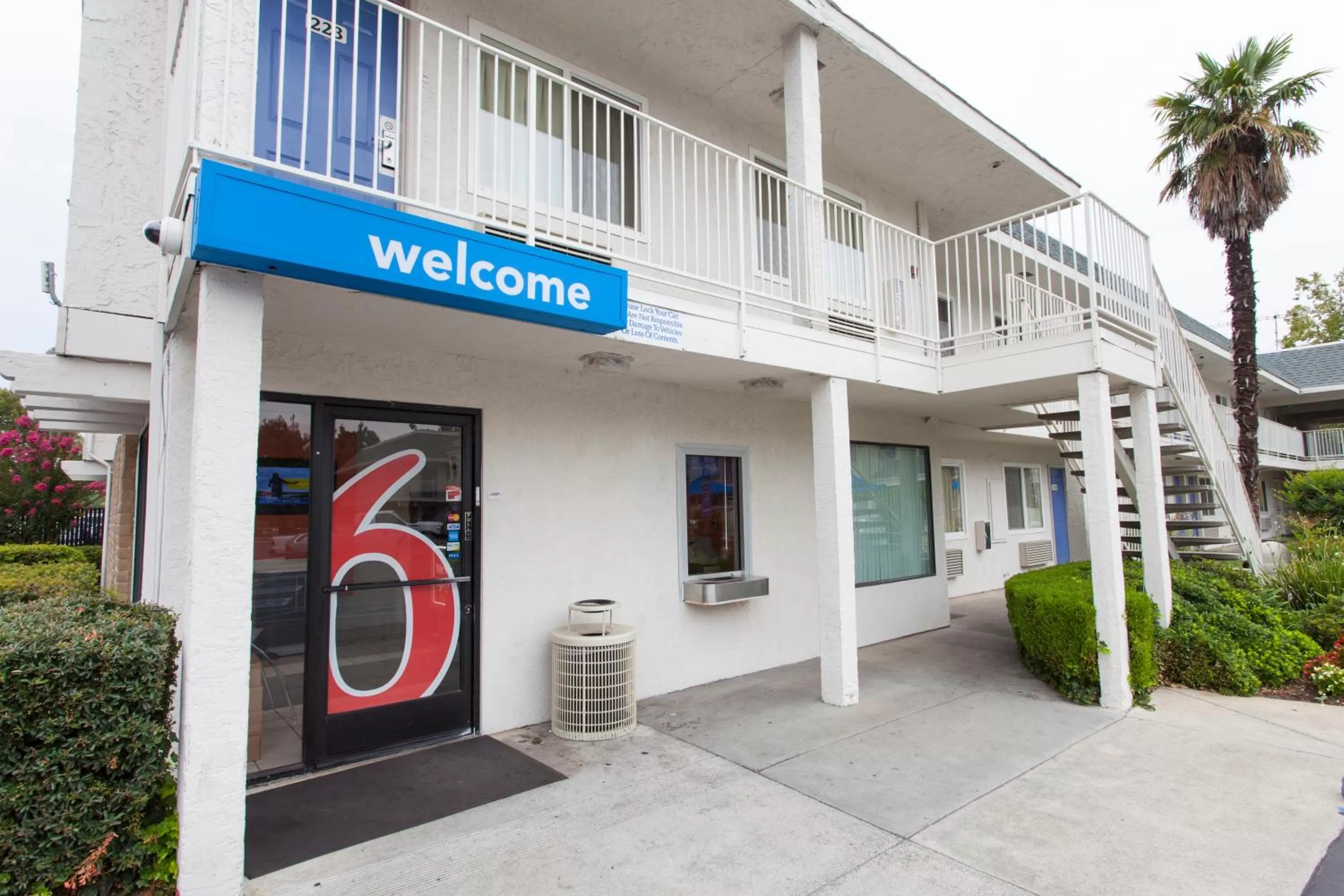 Facade/entrance in Motel 6-Sacramento, CA - Central
