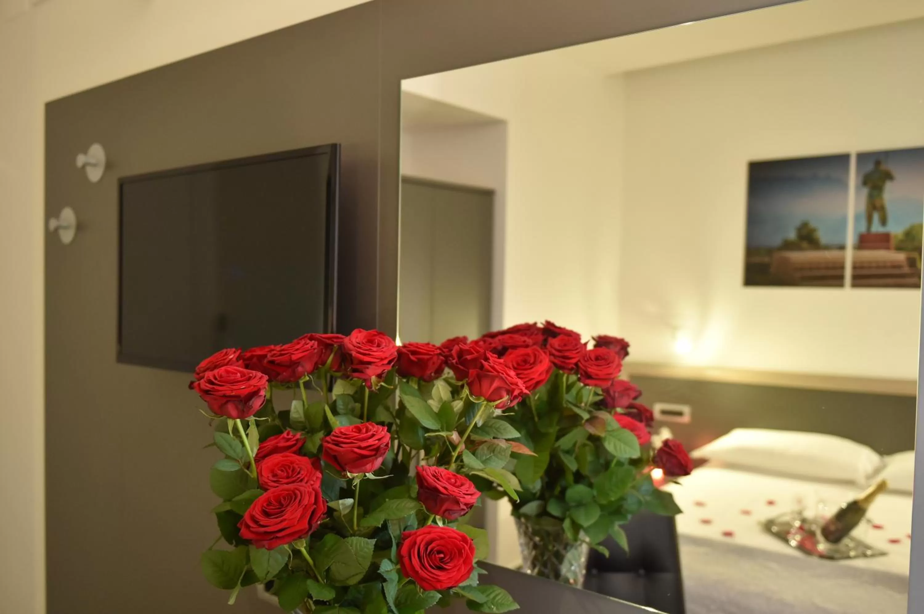 Bed in Pompei Inn Ruins B&B Luxury Suite