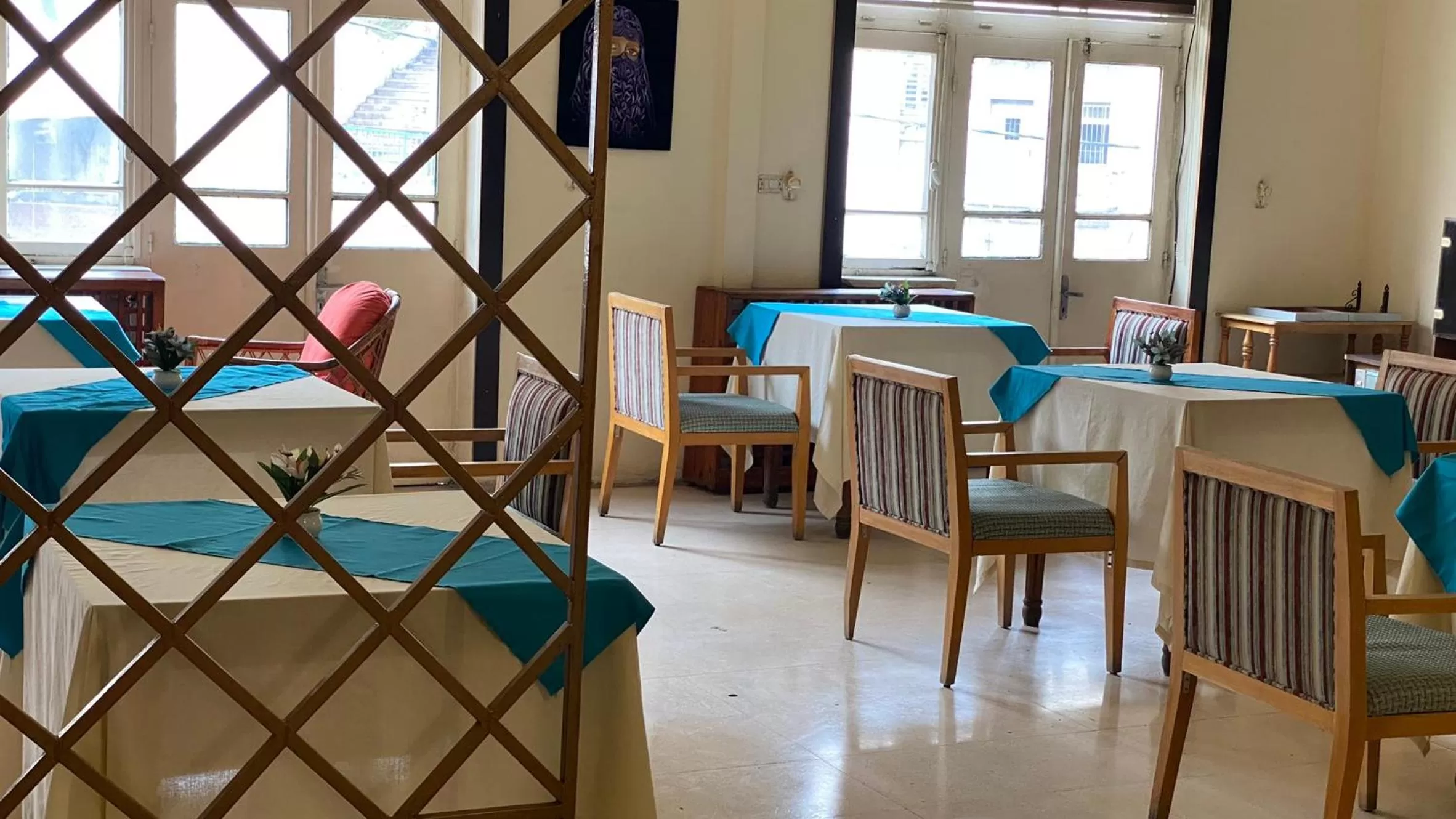 Restaurant/places to eat in New Park Hotel