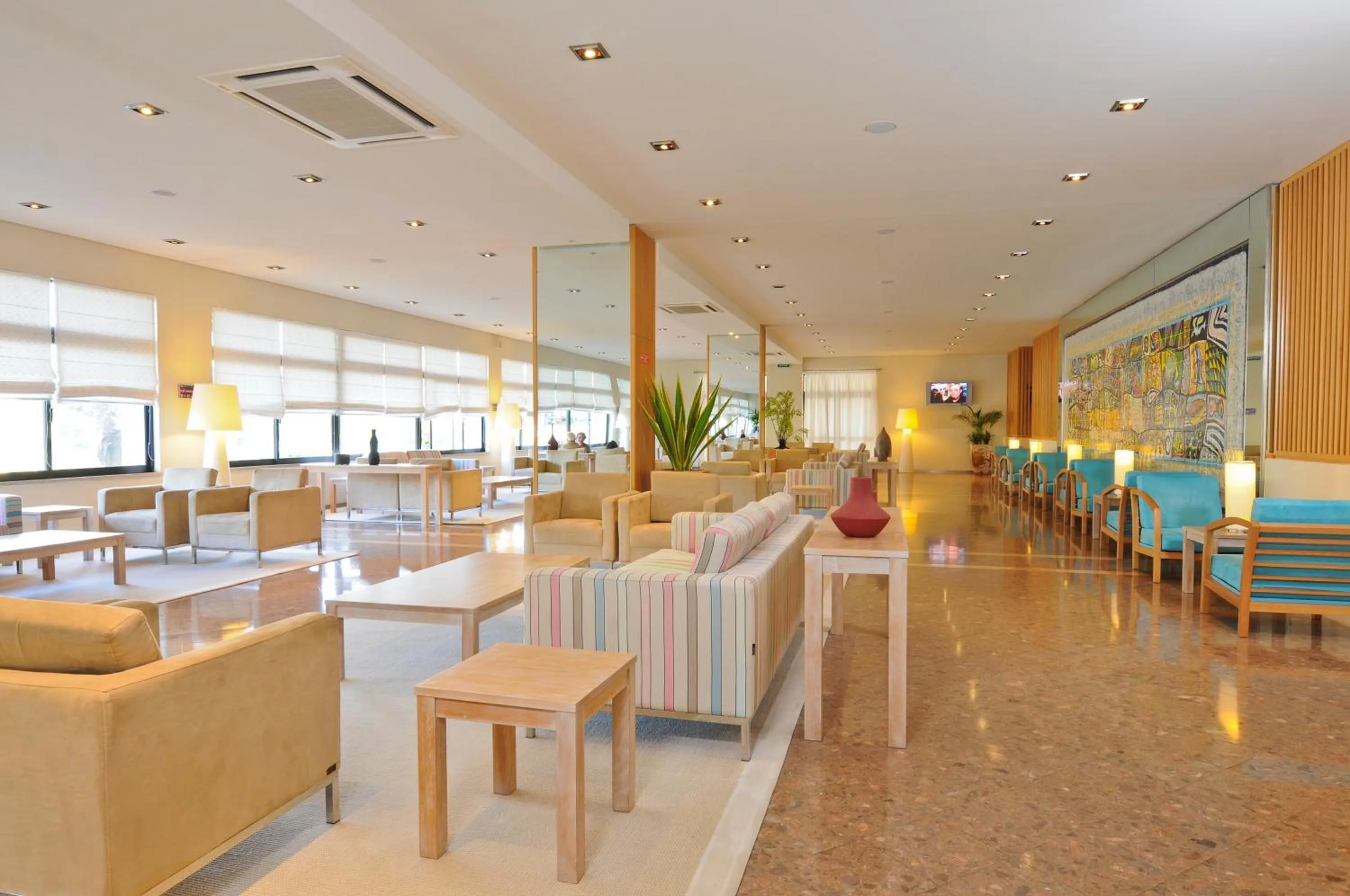 Lobby or reception in INATEL Albufeira