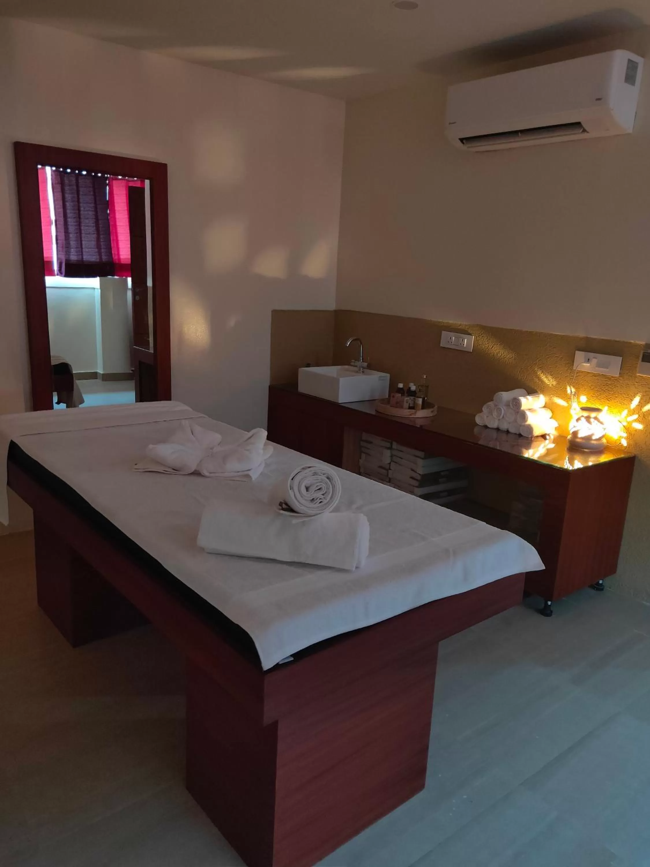 Massage, Bed in Holy River Hotel