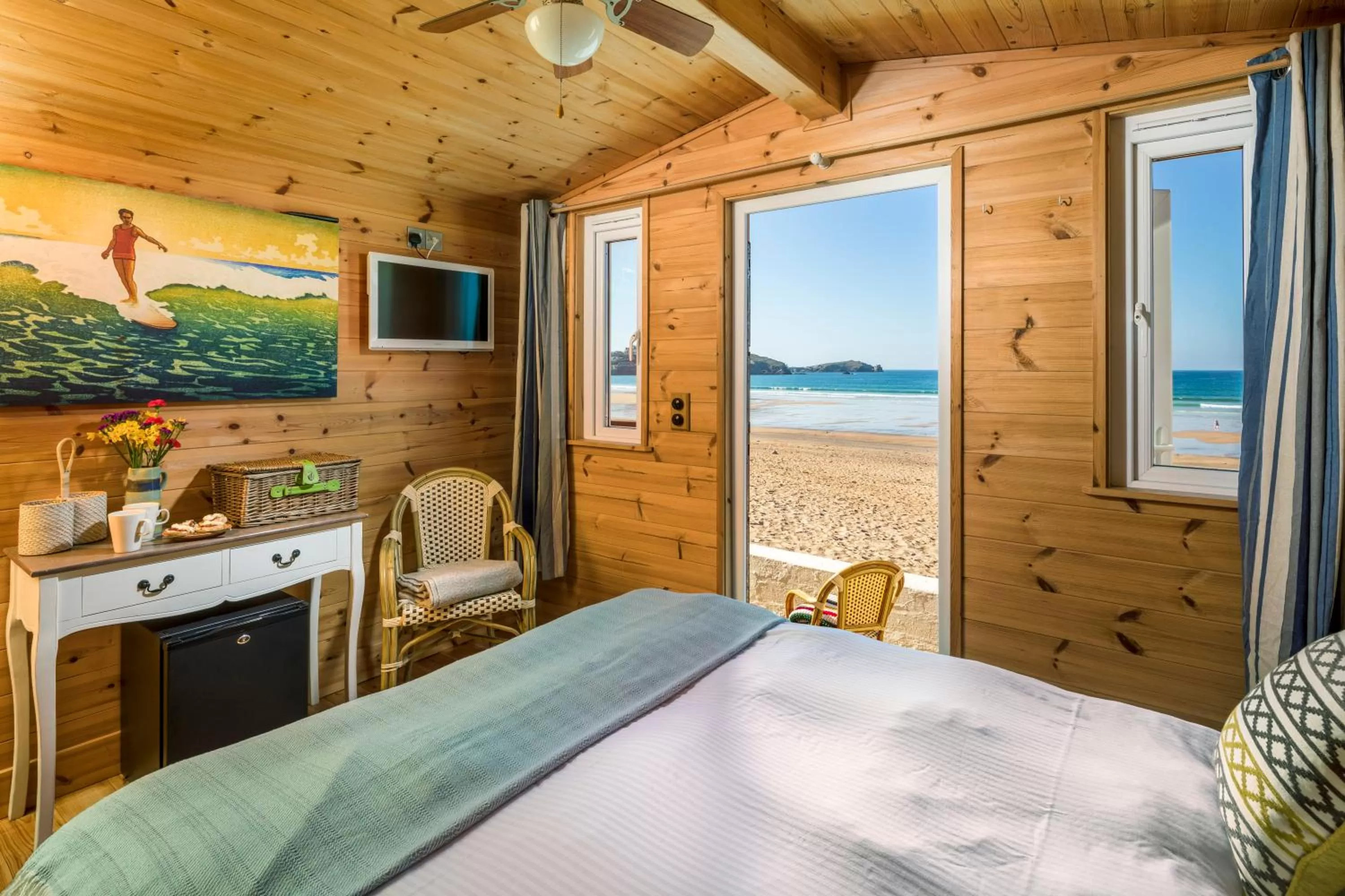 Balcony/Terrace, Bed in Tolcarne Beach Colonial Restaurant and Rooms