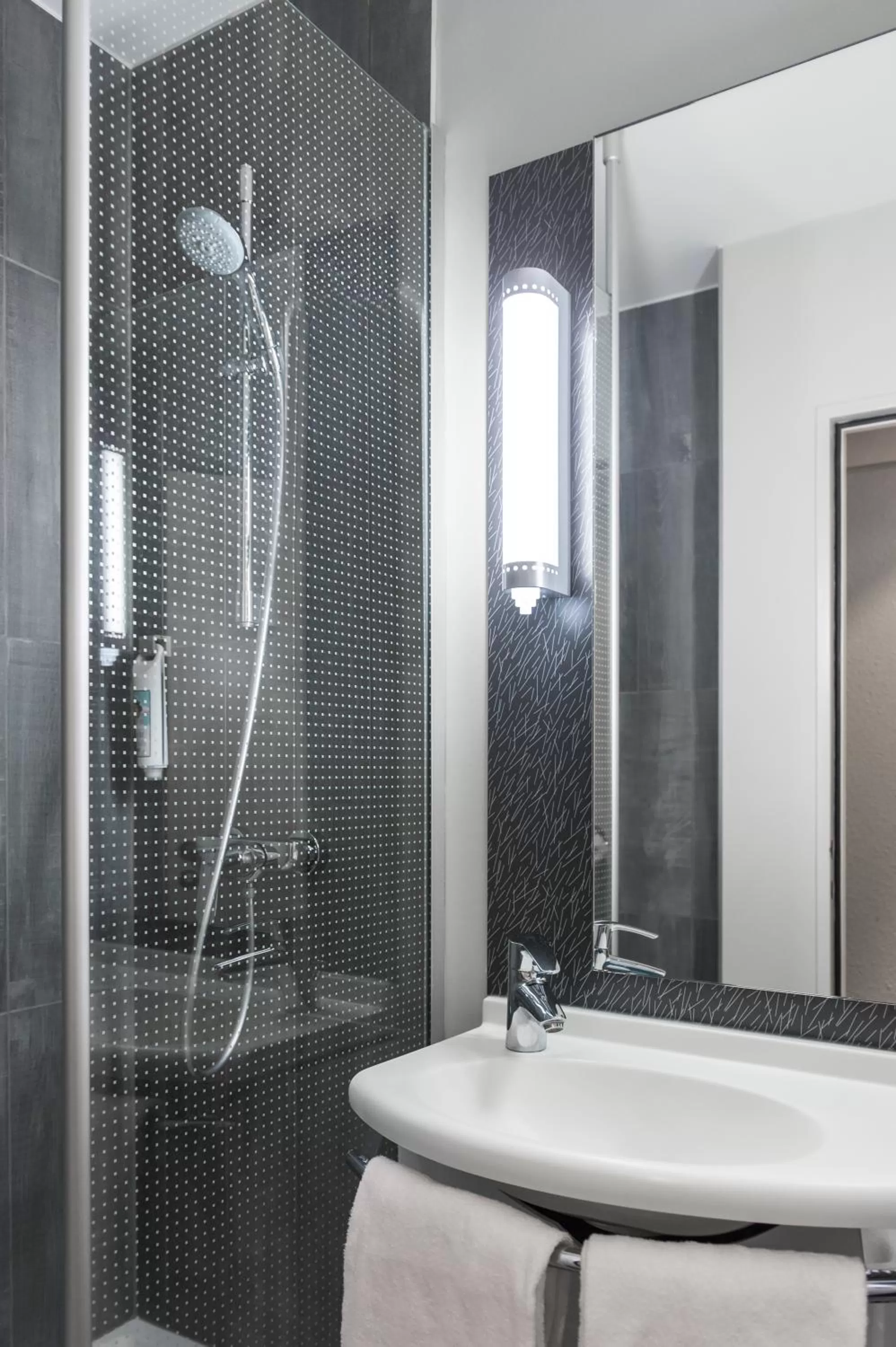 Bathroom in ibis Liège Centre Opéra