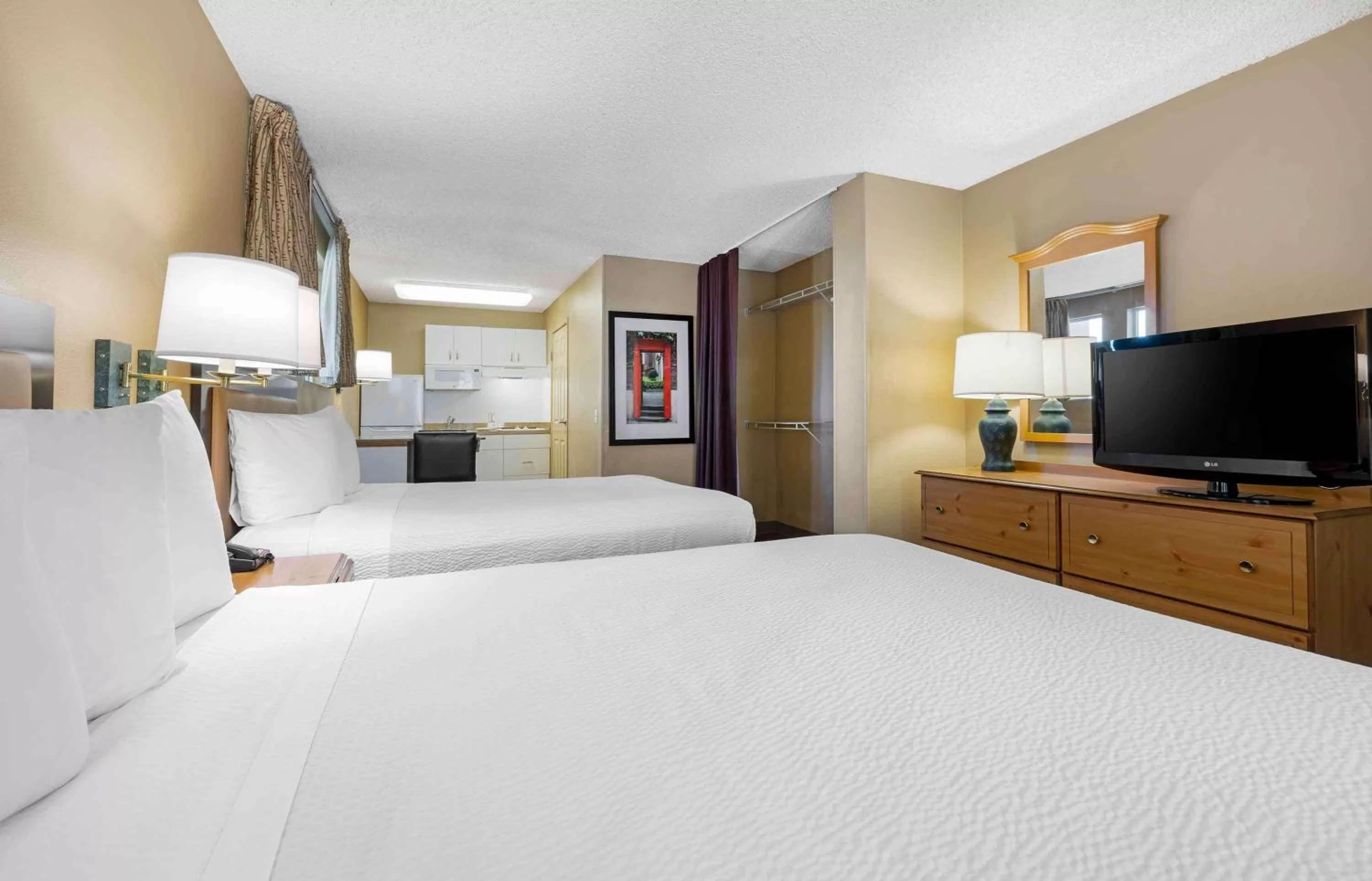 Bedroom, Bed in Extended Stay America Suites - San Diego - Fashion Valley
