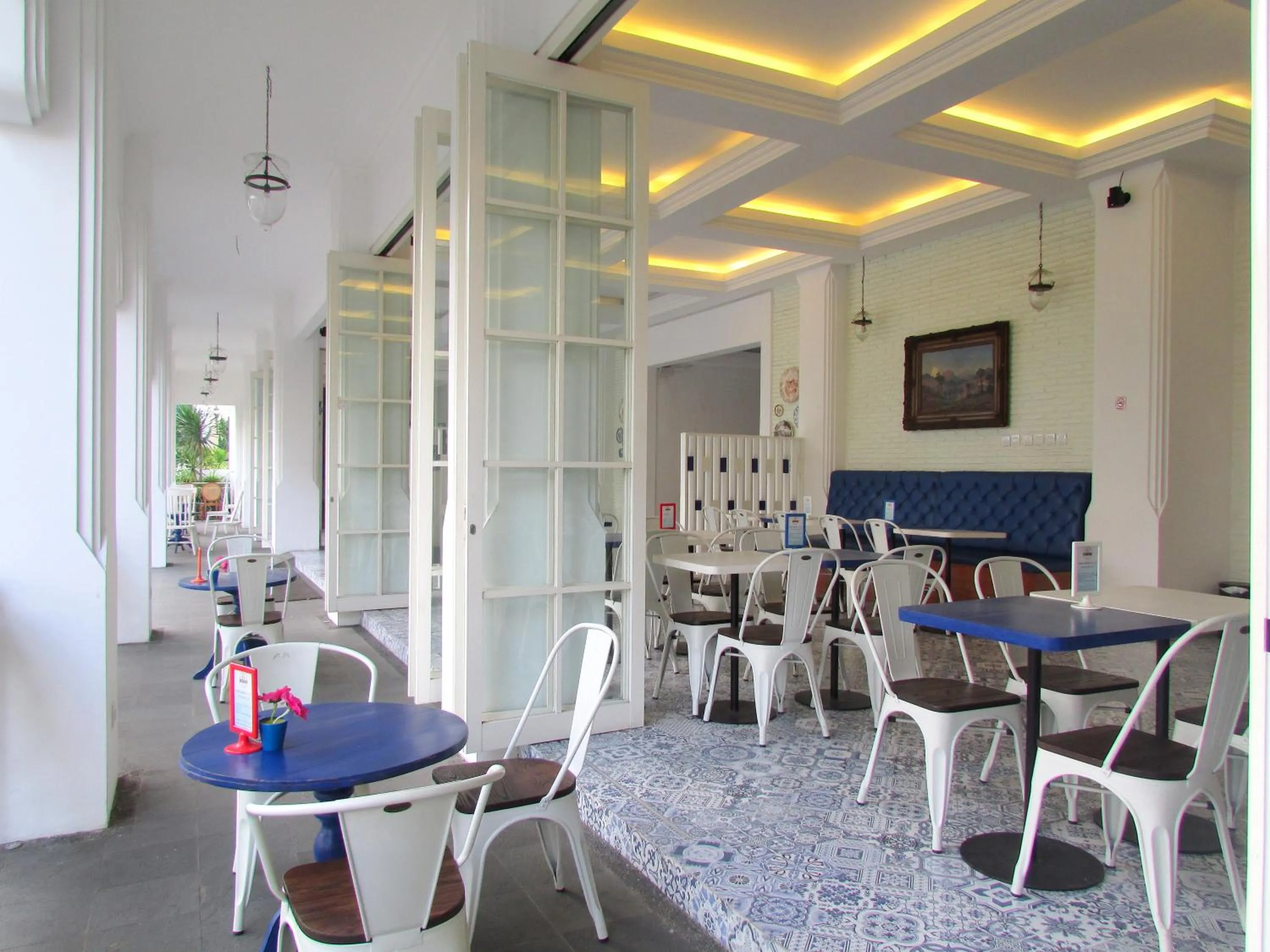Restaurant/places to eat in Riche Heritage Hotel