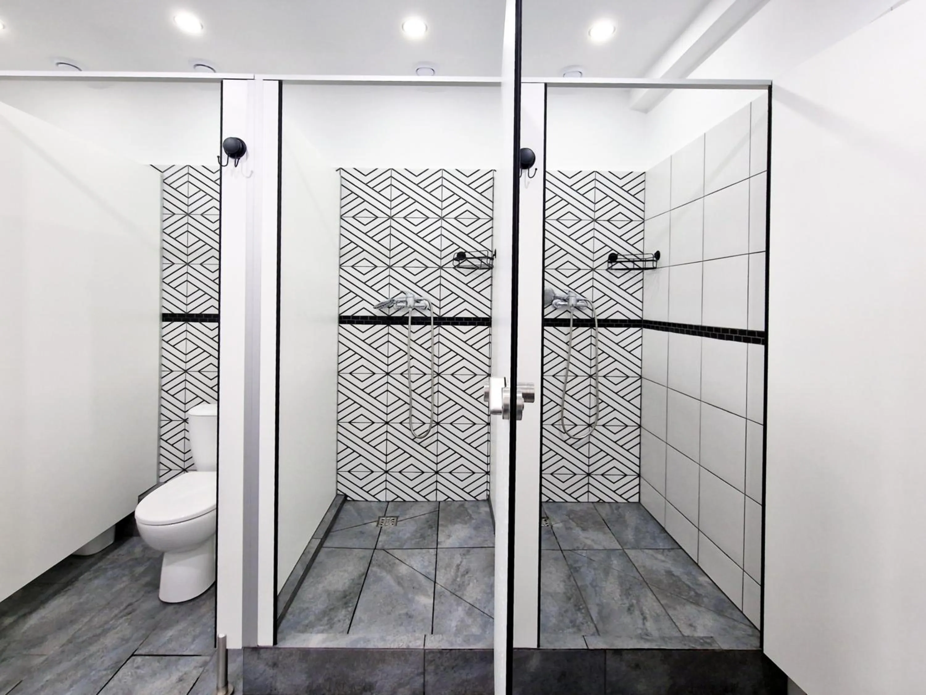 Shower in Hostel Helvetia Rooms Warsaw CITY CENTER and OLD TOWN