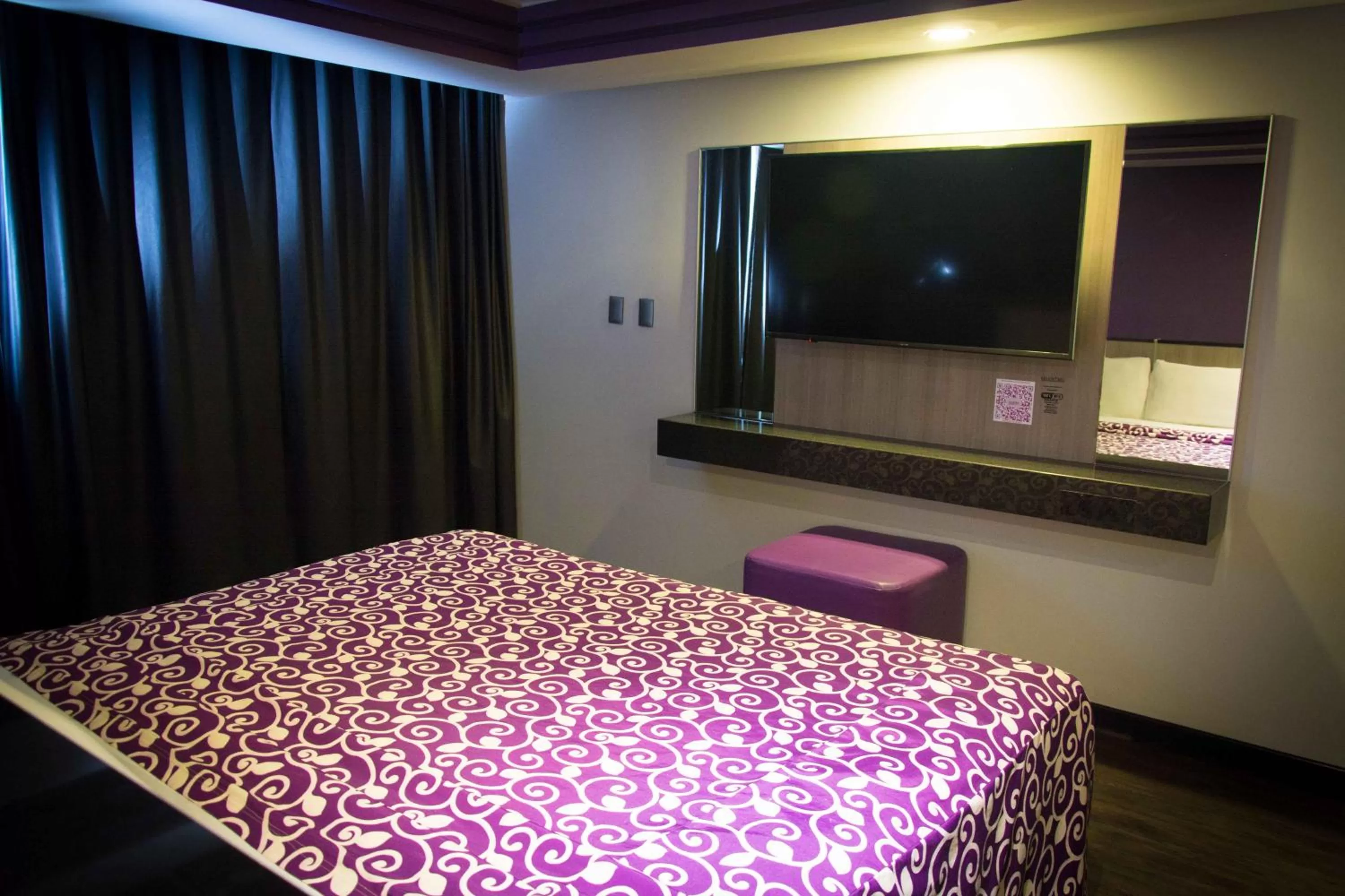 Photo of the whole room, Bed in Hotel Max