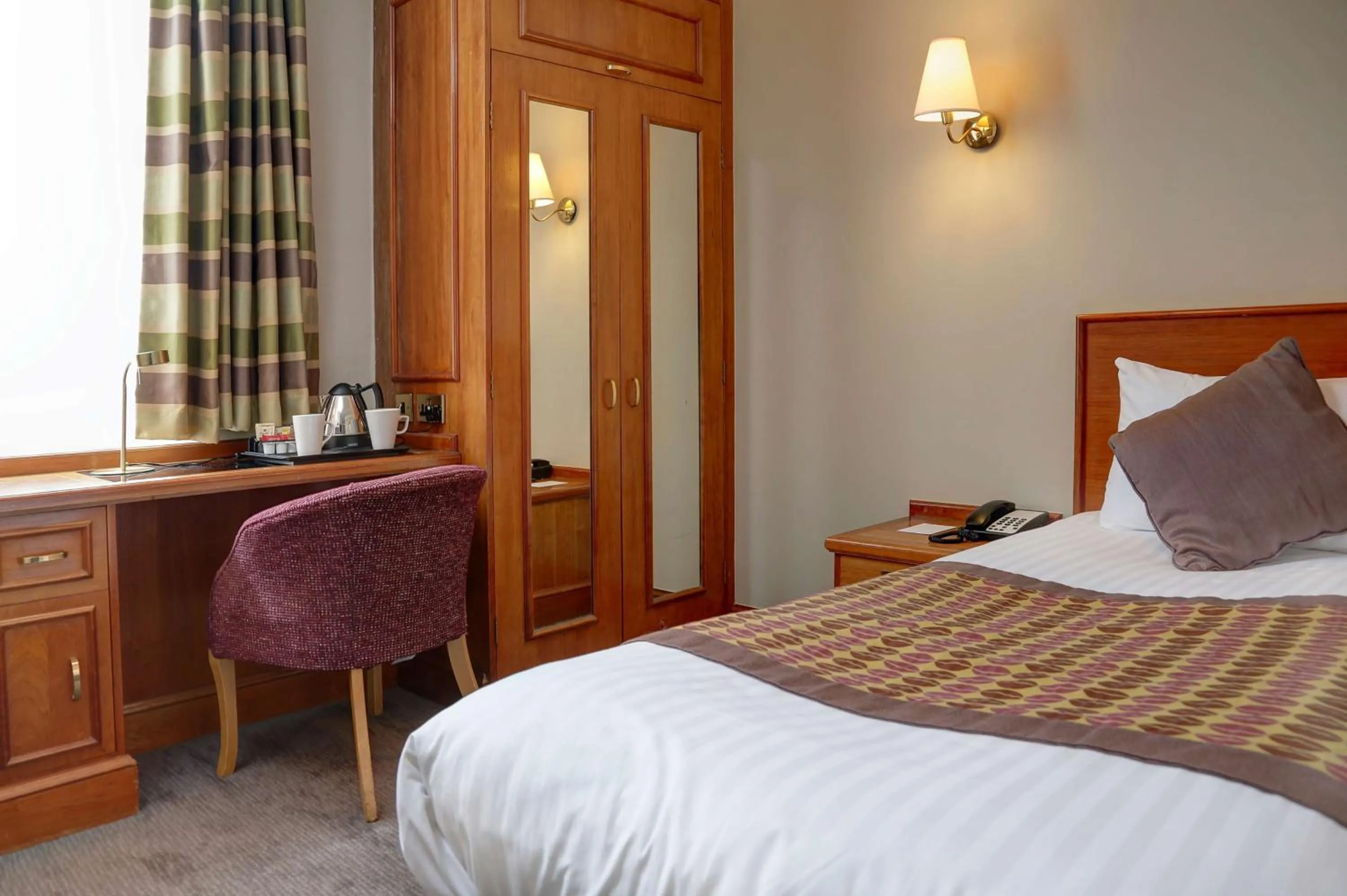 Photo of the whole room, Bed in Best Western Plus Pinewood Manchester Airport-Wilmslow Hotel