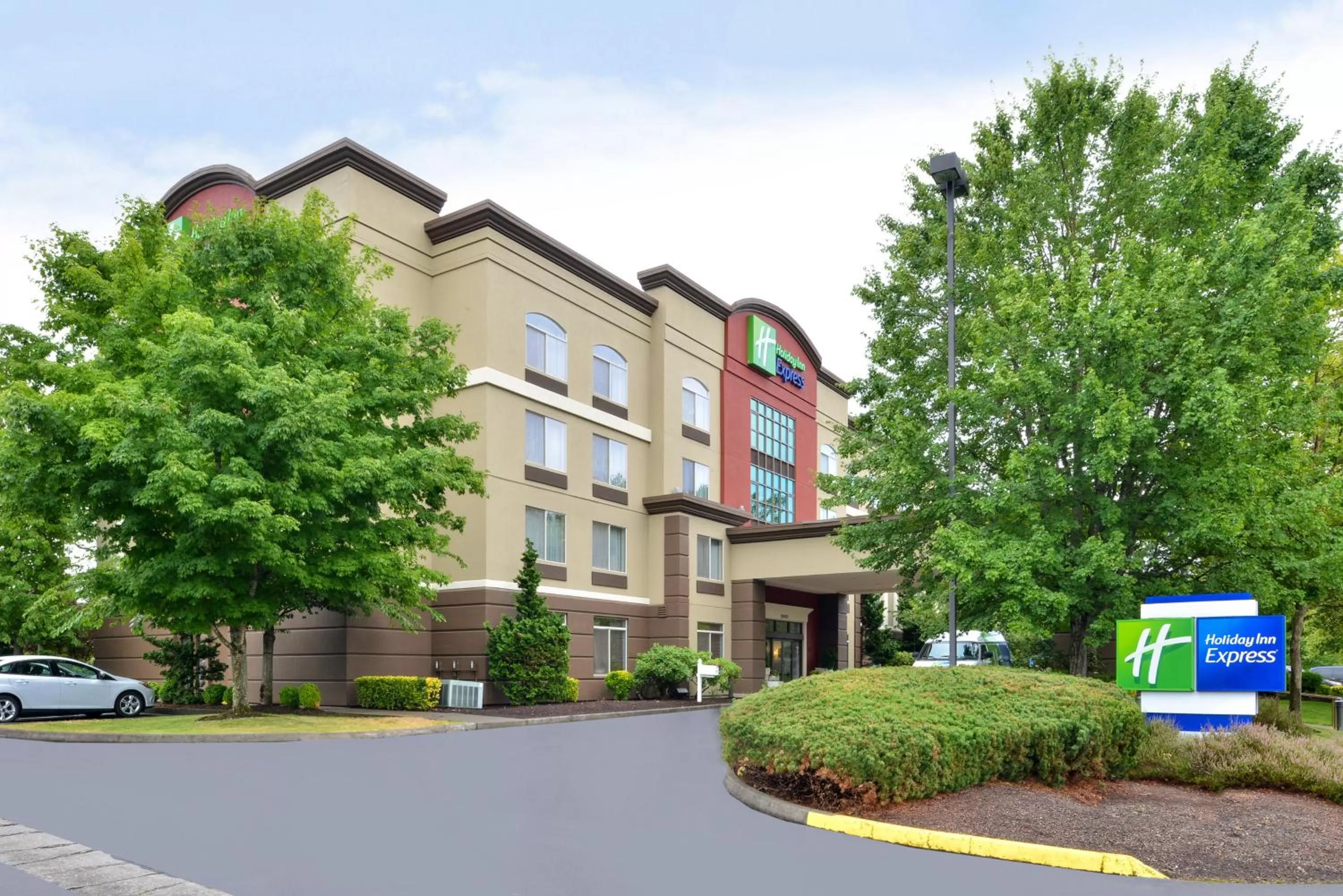Property building in Holiday Inn Express Portland West/Hillsboro by IHG