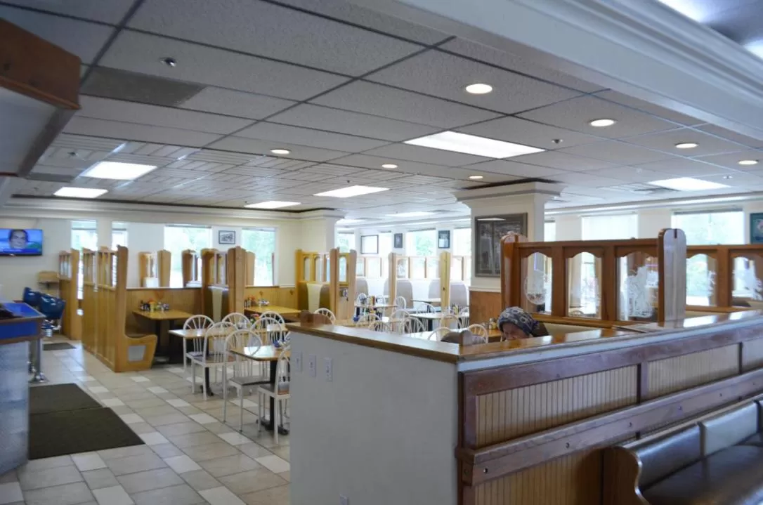 Valley Hotel & 24/7 Open Cafe